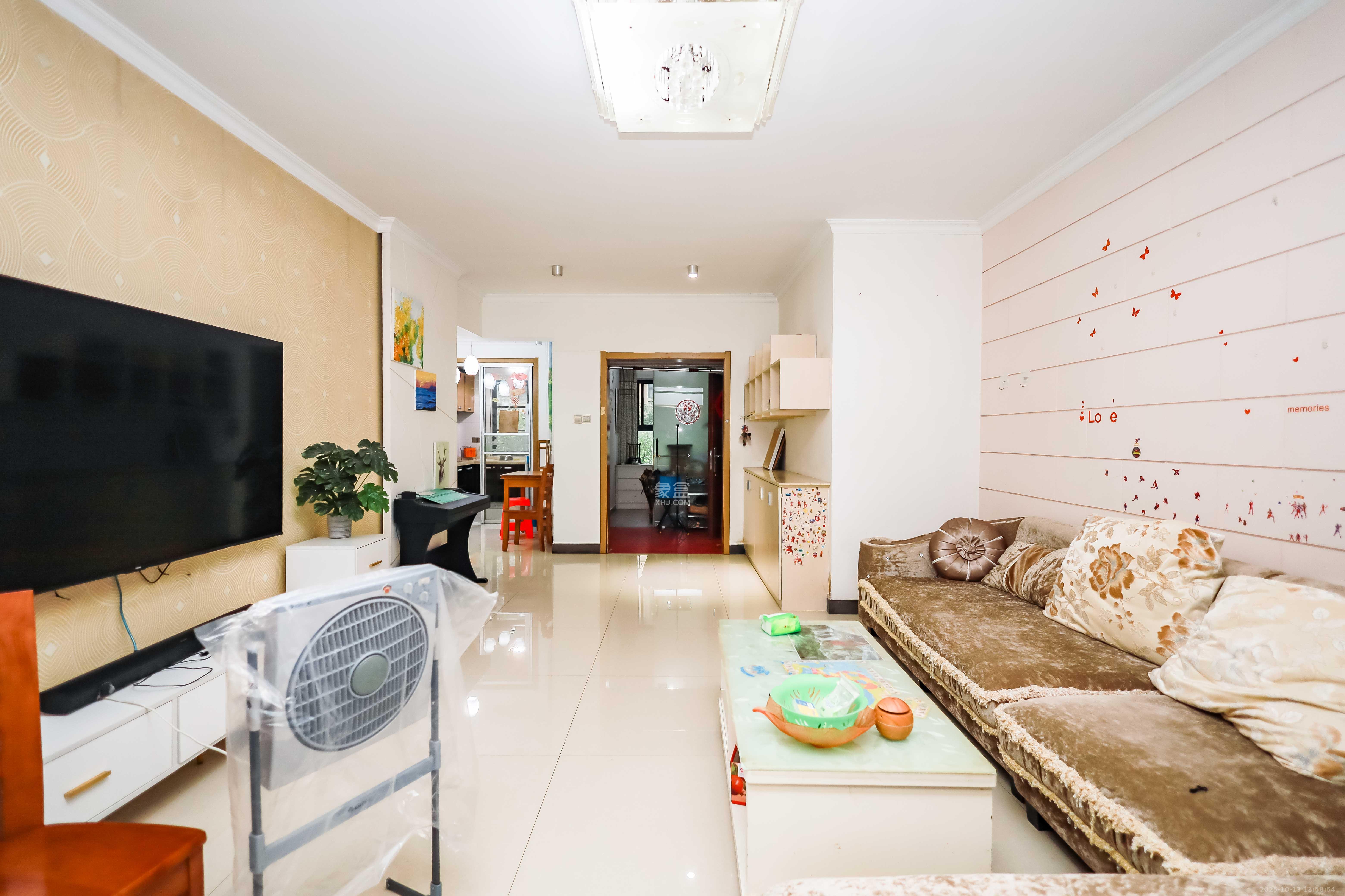 天麓尚层  3室2厅2卫    148.0万 天麓尚层  3室2厅2卫    148.0万客厅