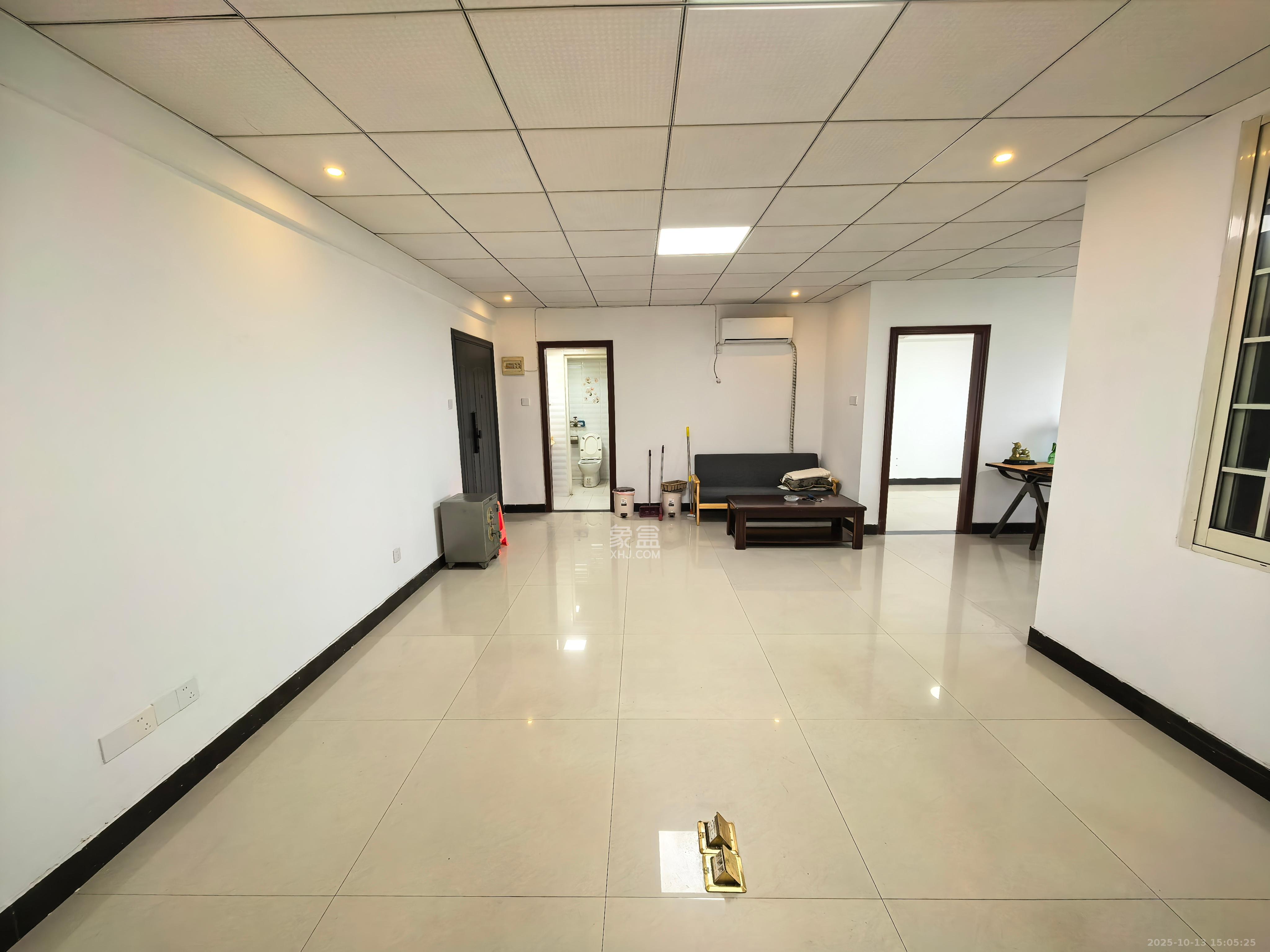 华菱新城地标  2室2厅1卫    1600.0元/月室内图