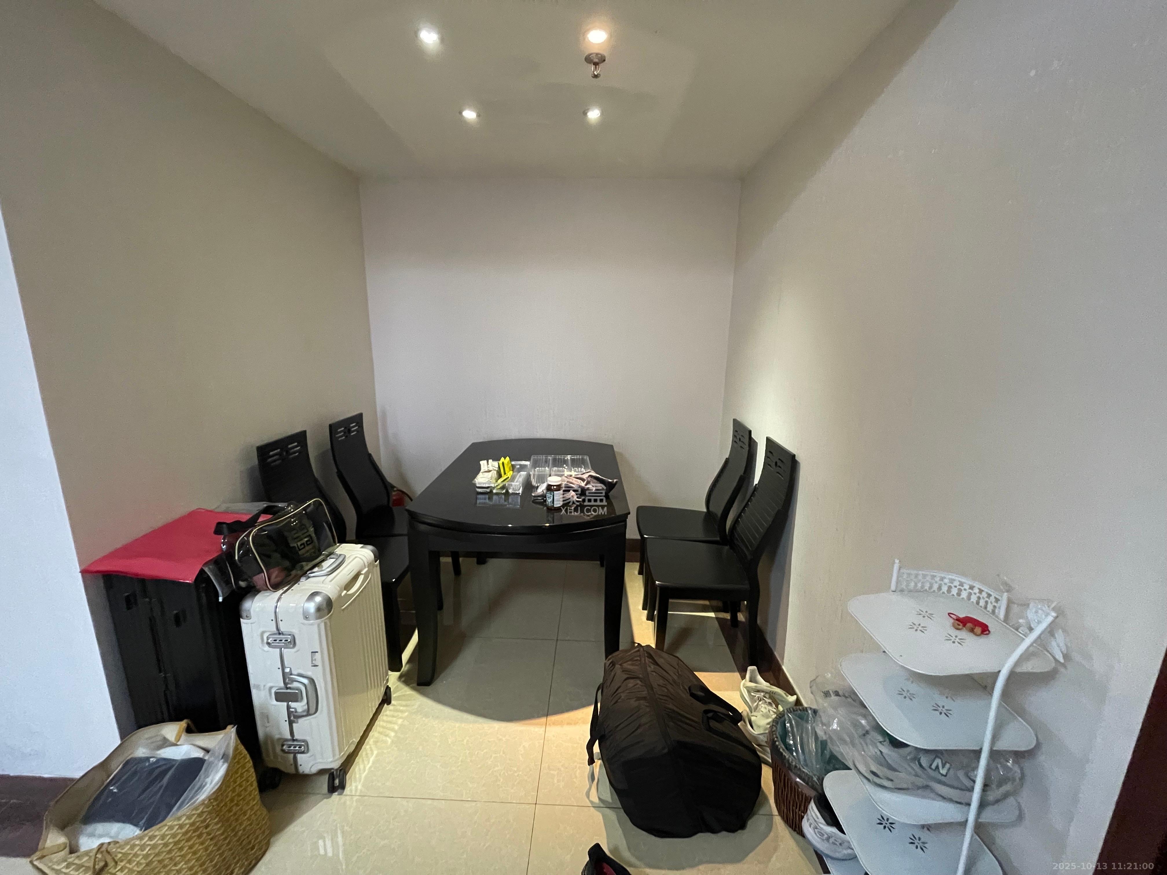 东塘瑞府  2室1厅1卫    2500.0元/月室内图