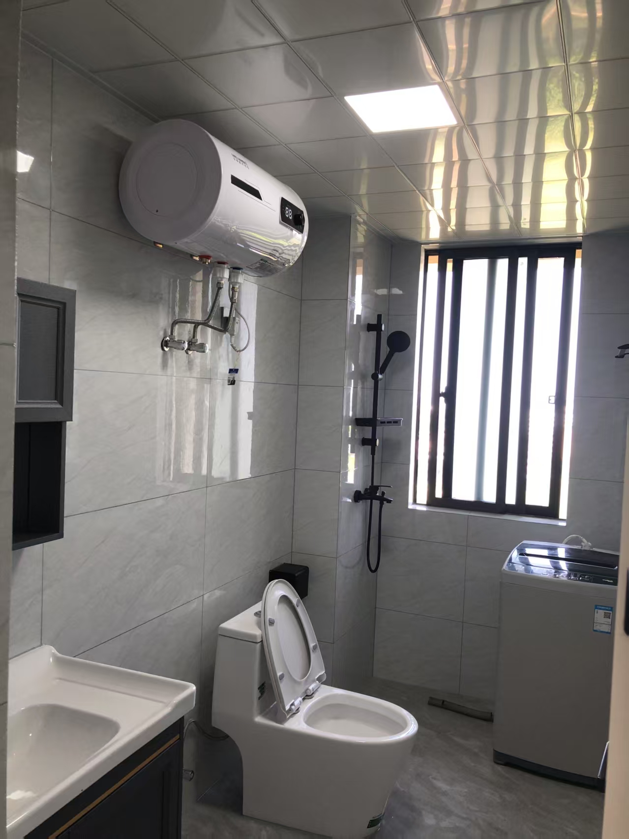 绿地城骏园  3室2厅1卫    3000.0元/月室内图