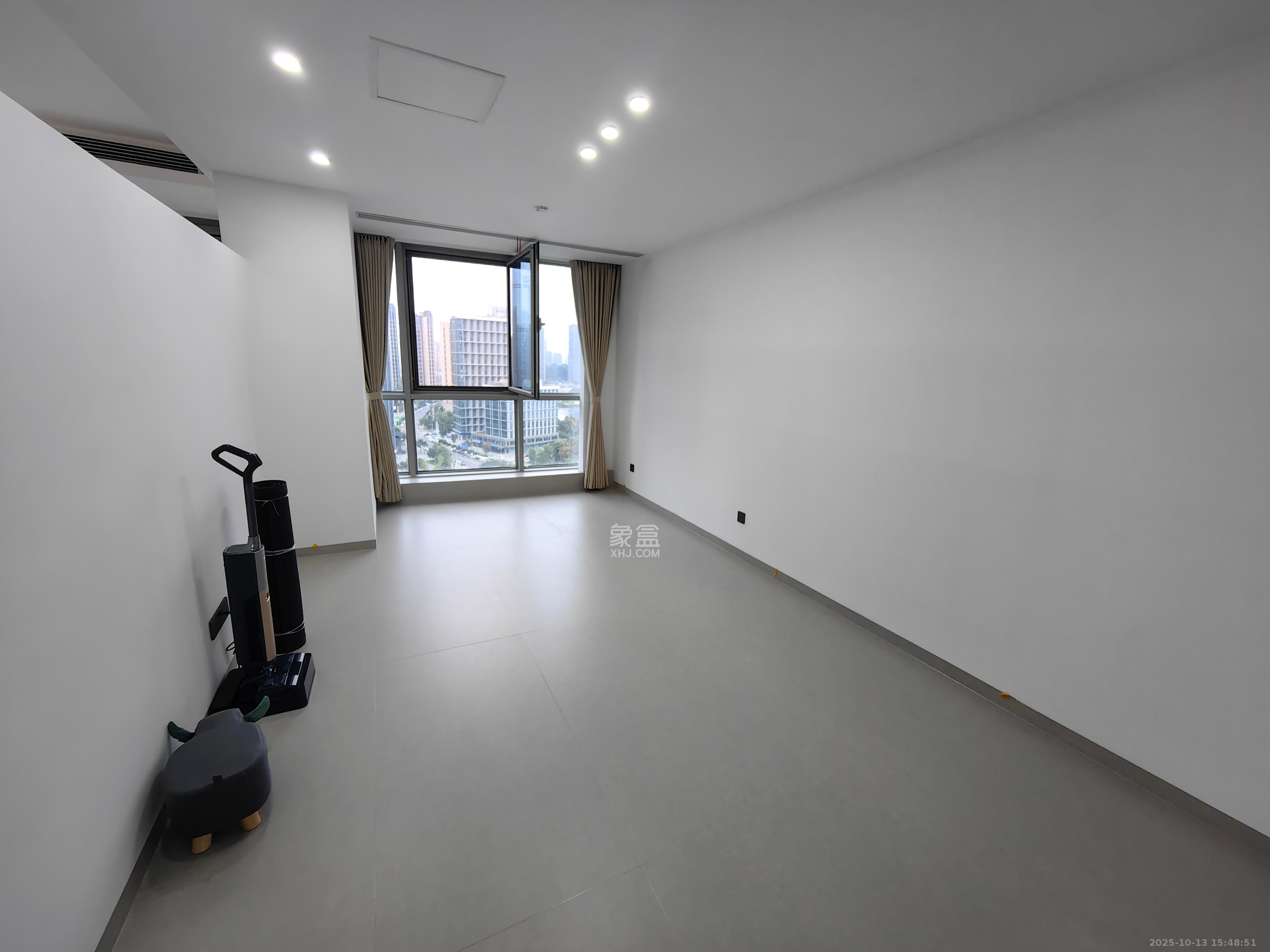 正荣梅溪紫阙台  4室2厅2卫    11000.0元/月室内图