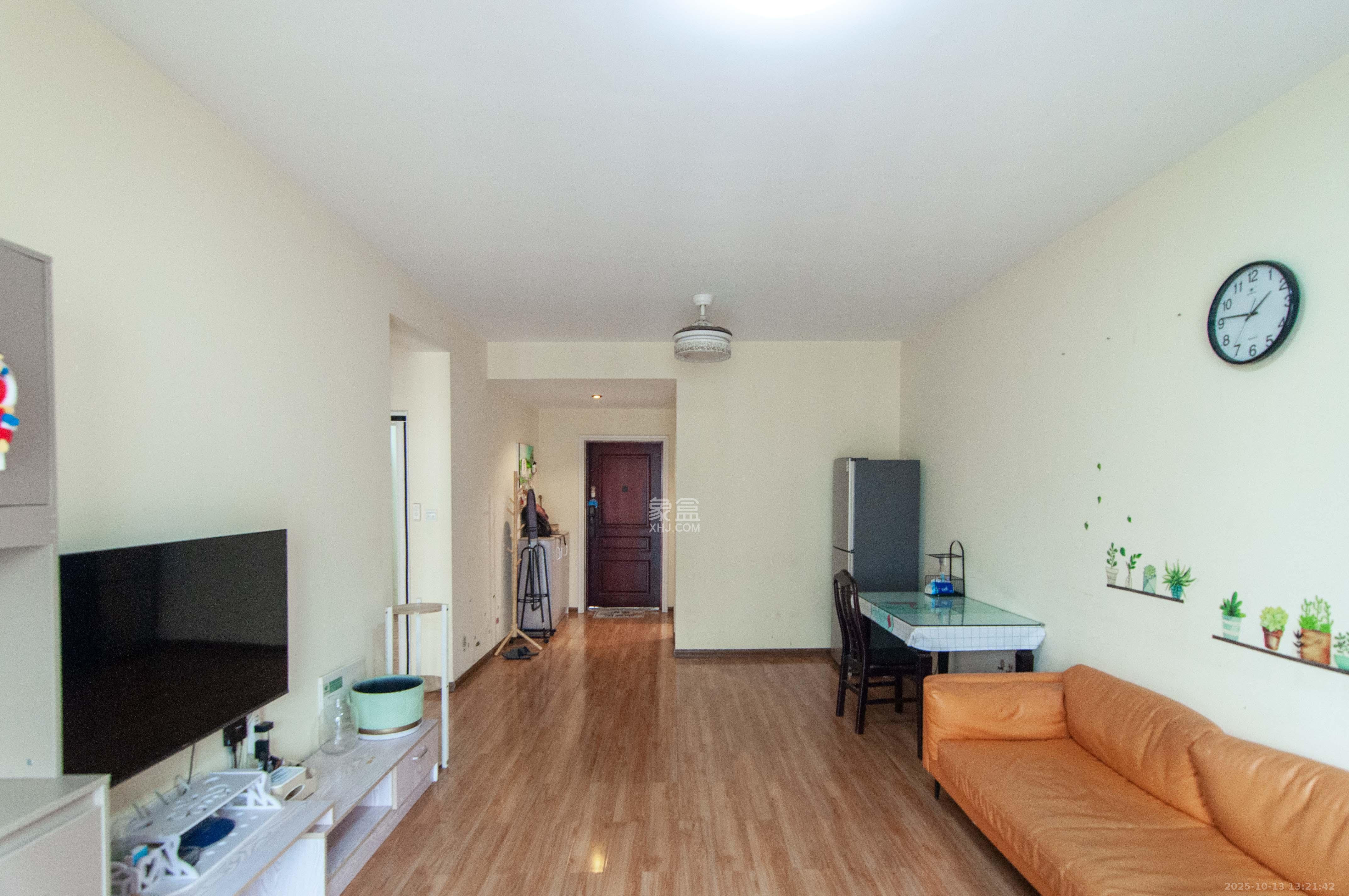 金茂梅溪湖 2室2厅1卫 128.0万 金茂梅溪湖 2室2厅1卫 128.0万客厅