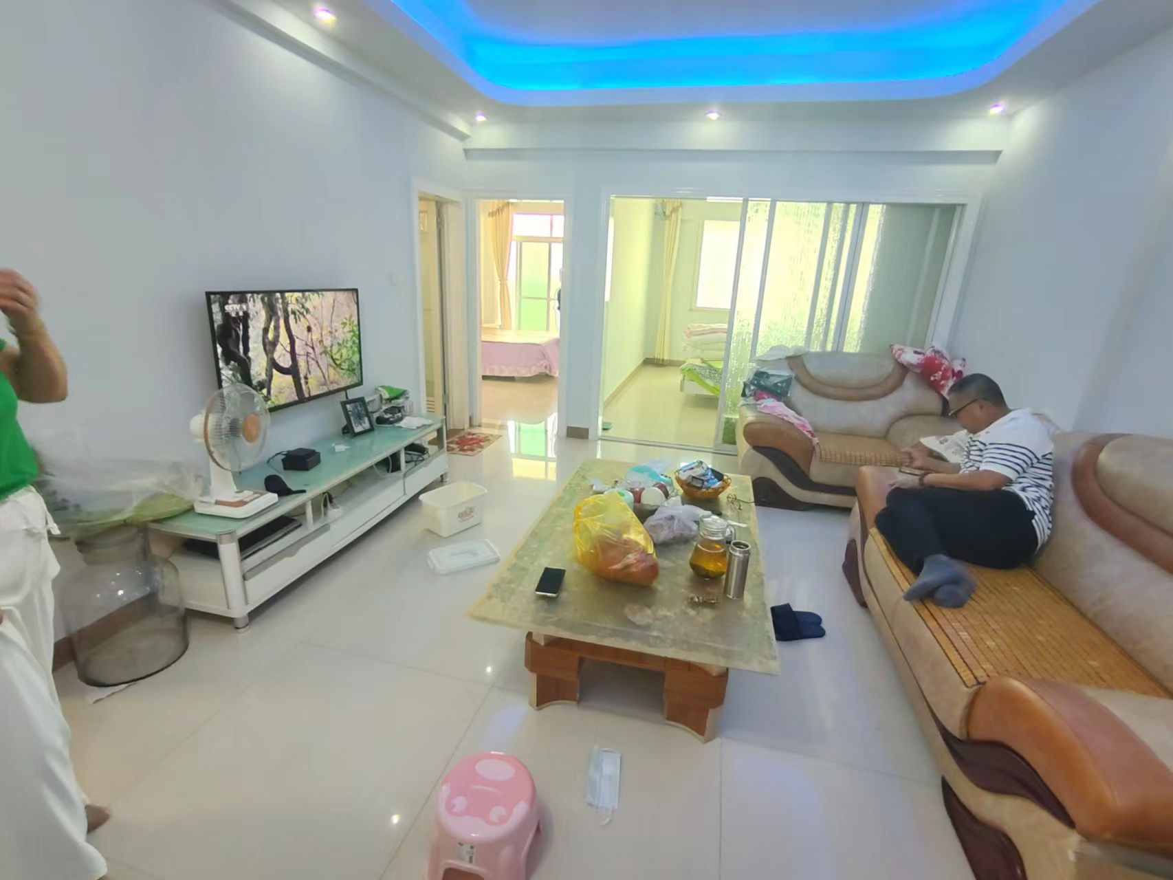 汇泰大厦 2室2厅1卫 2300.0元/月 汇泰大厦 2室2厅1卫 2300.0元/月室内图