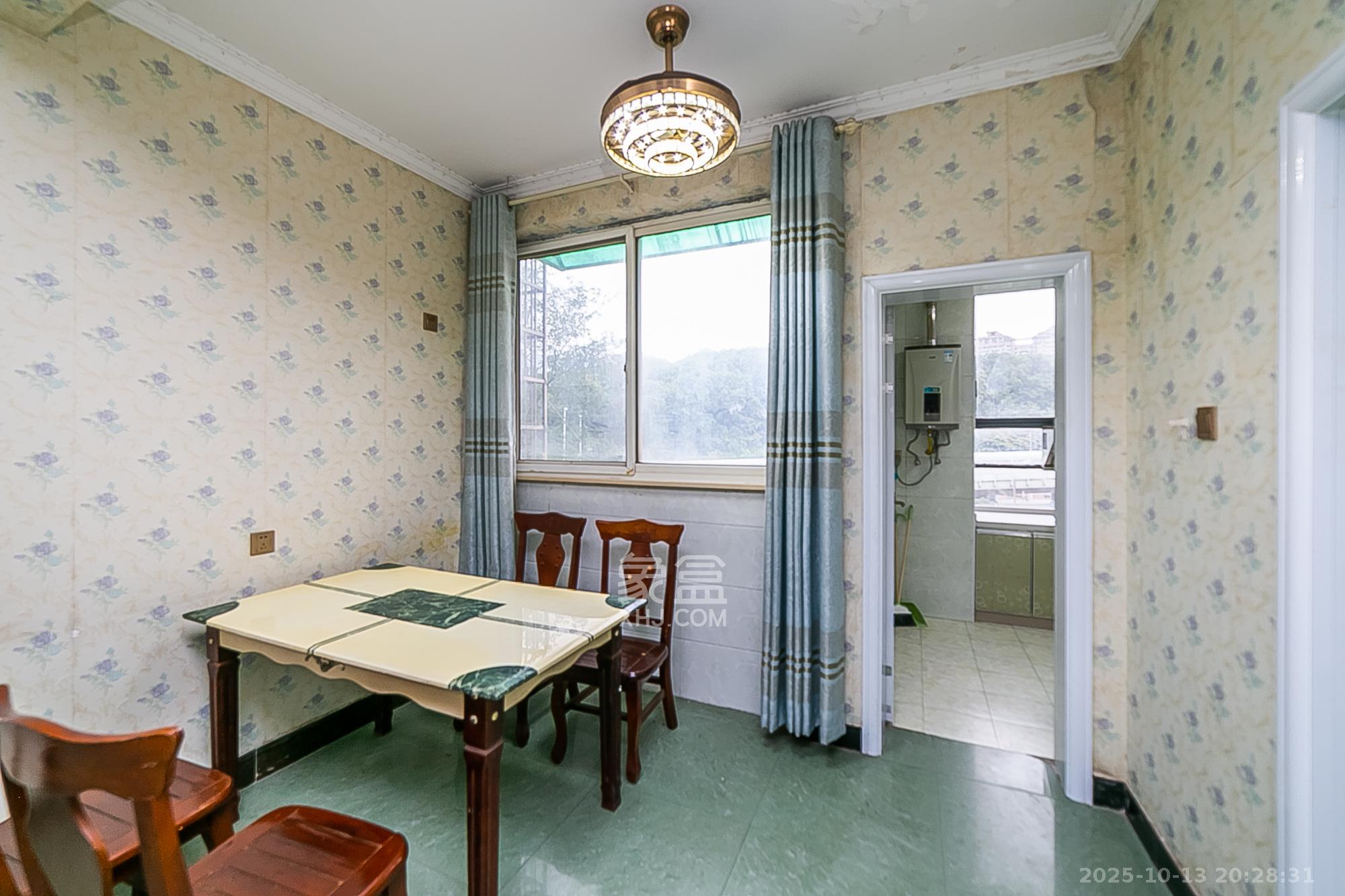 天翔新新家园  2室2厅1卫    42.0万客厅