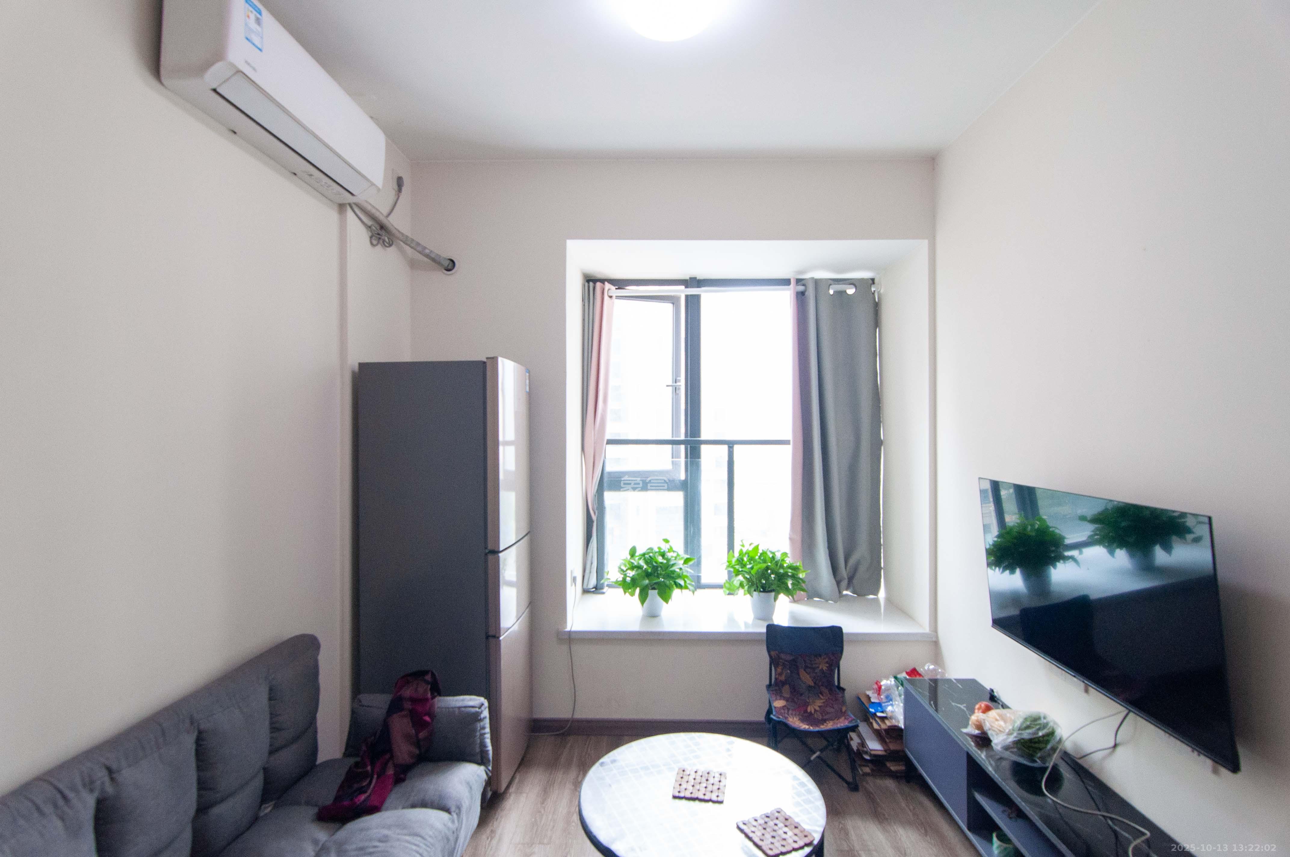 卓越浅水湾 1室0厅0卫 35.8万 卓越浅水湾 1室0厅0卫 35.8万客厅