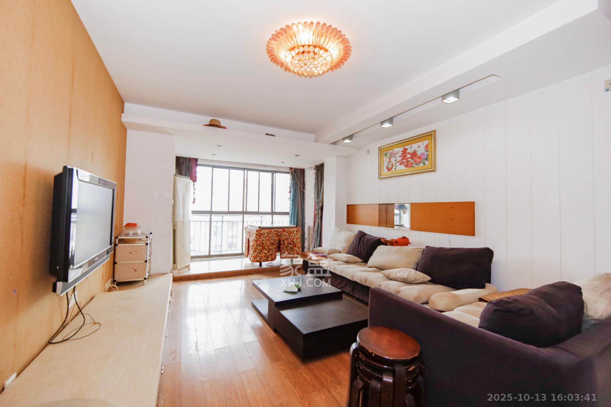 上海城小区  3室1厅2卫    98.0万客厅