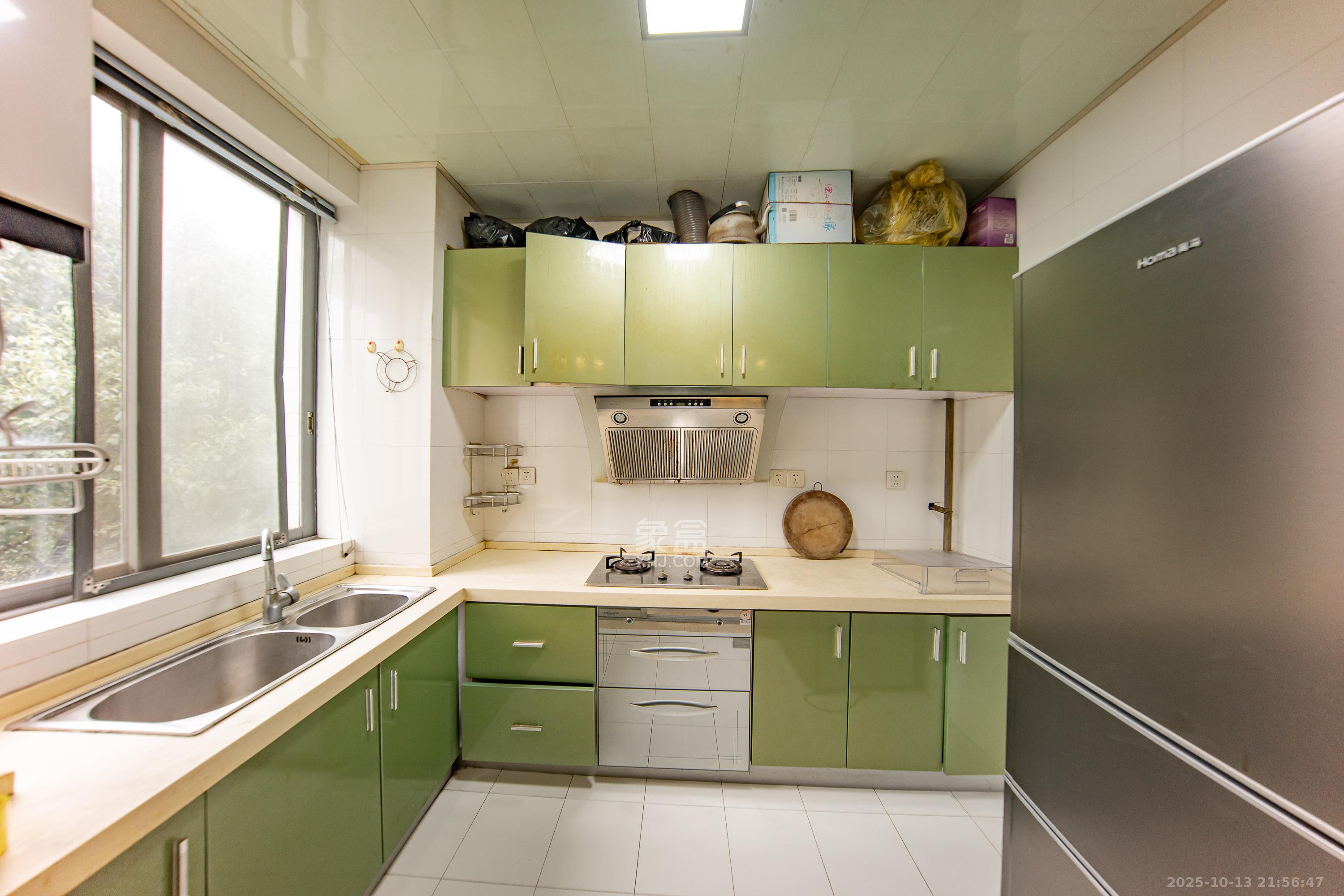 靳江明珠 3室2厅2卫 60.0万 靳江明珠 3室2厅2卫 60.0万厨房