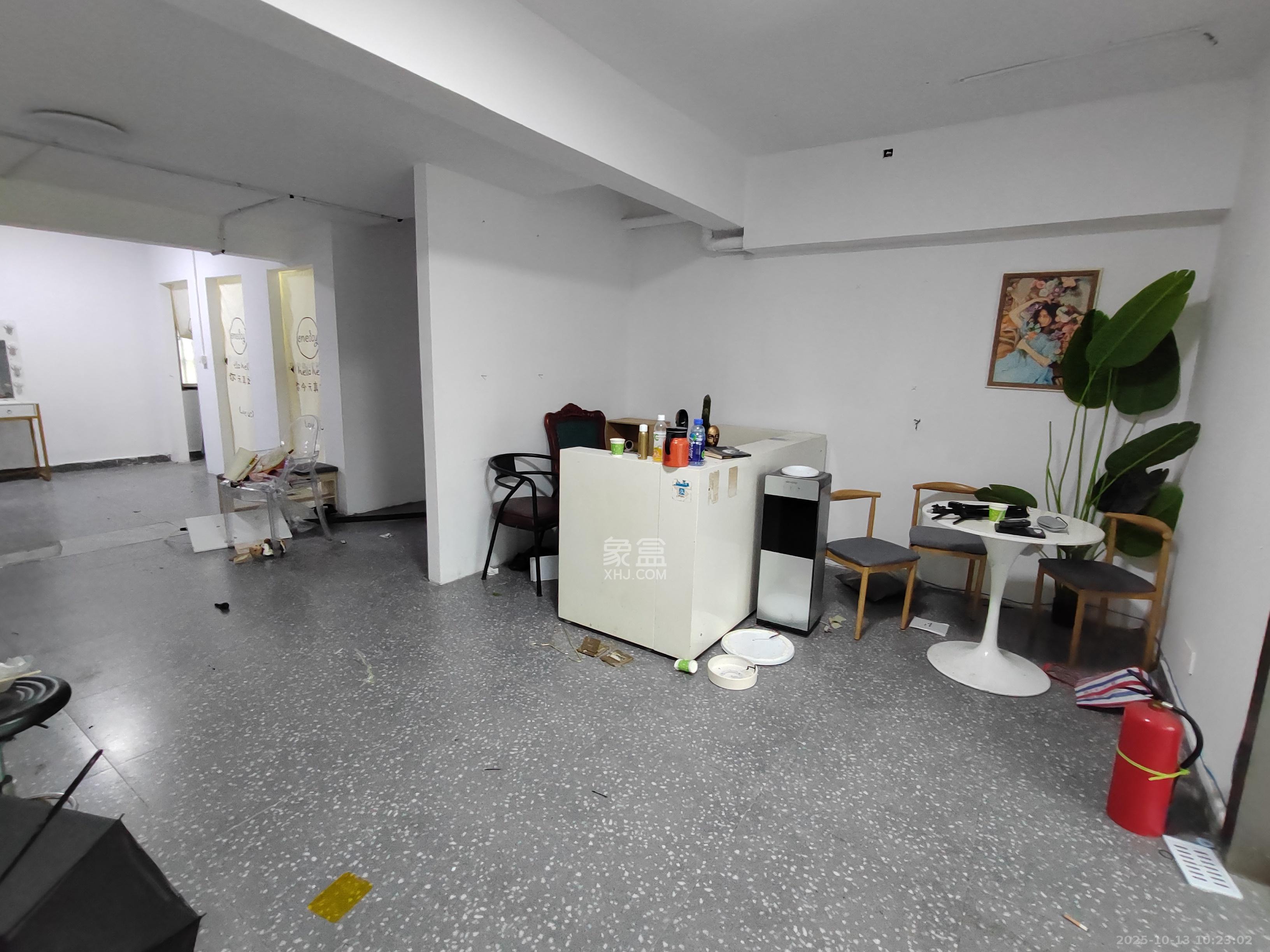 新世界百货(湖南供销大厦)  3室2厅1卫    7000.0元/月 新世界百货(湖南供销大厦)  3室2厅1卫    7000.0元/月