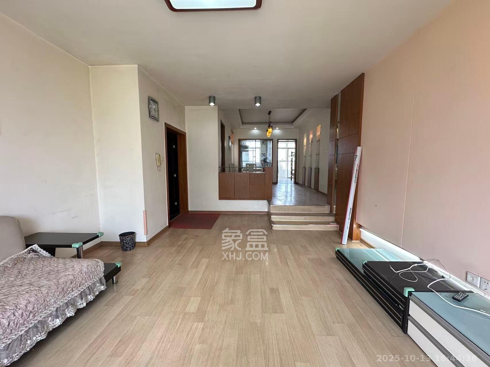 四季美景一、二期 3室2厅2卫 2400.0元/月 四季美景一、二期 3室2厅2卫 2400.0元/月室内图