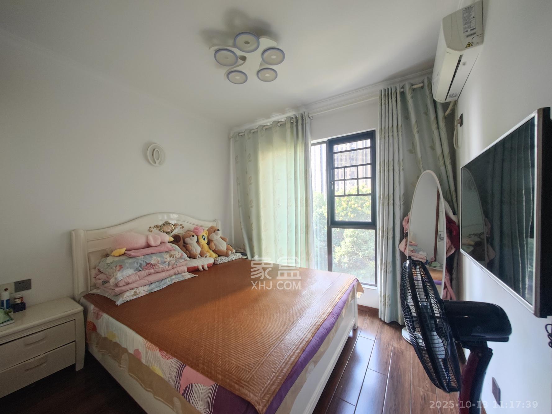 卓越蔚蓝城邦 3室2厅2卫 90.0万 卓越蔚蓝城邦 3室2厅2卫 90.0万卧室