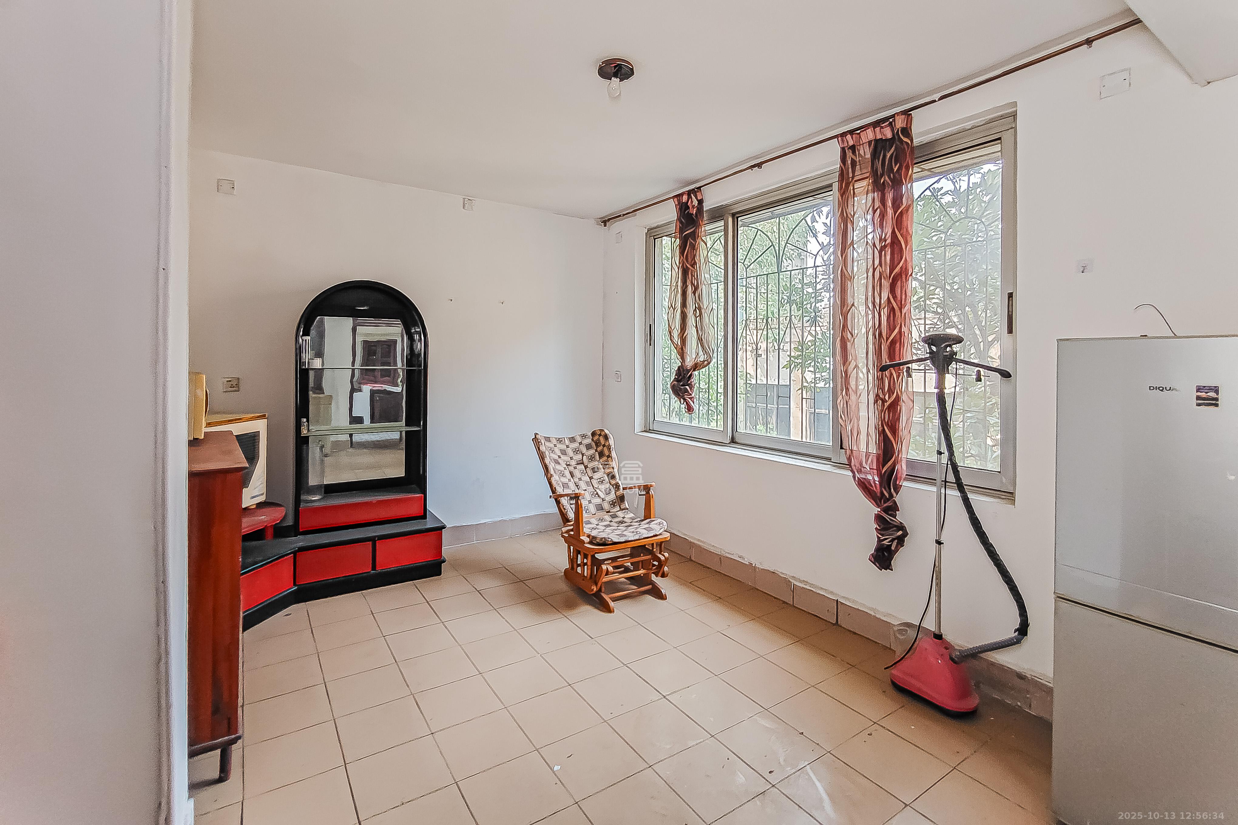 教育电视台宿舍  3室2厅1卫    56.5万客厅