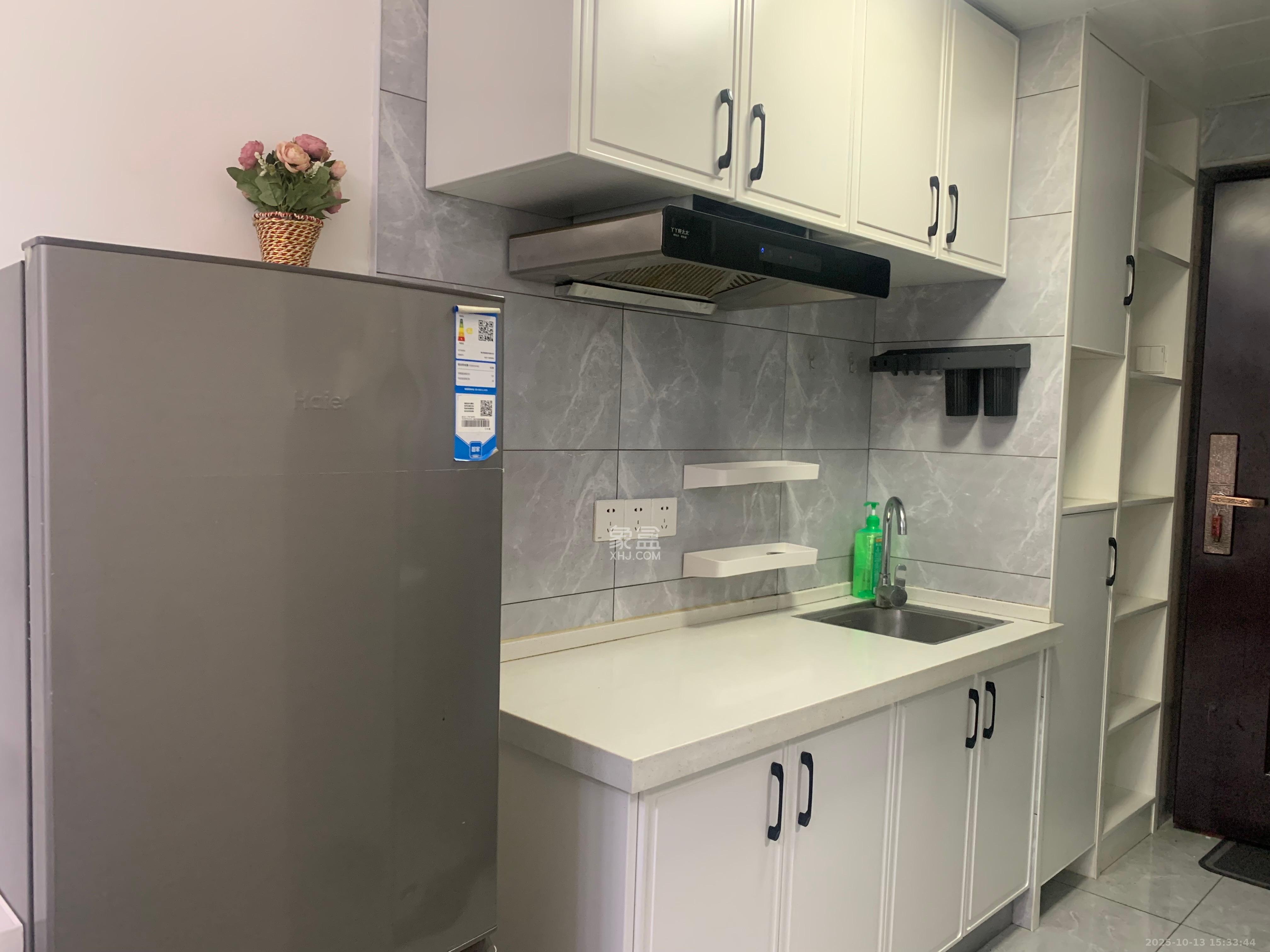 保利麓谷林语I区  1室1厅1卫    1400.0元/月室内图