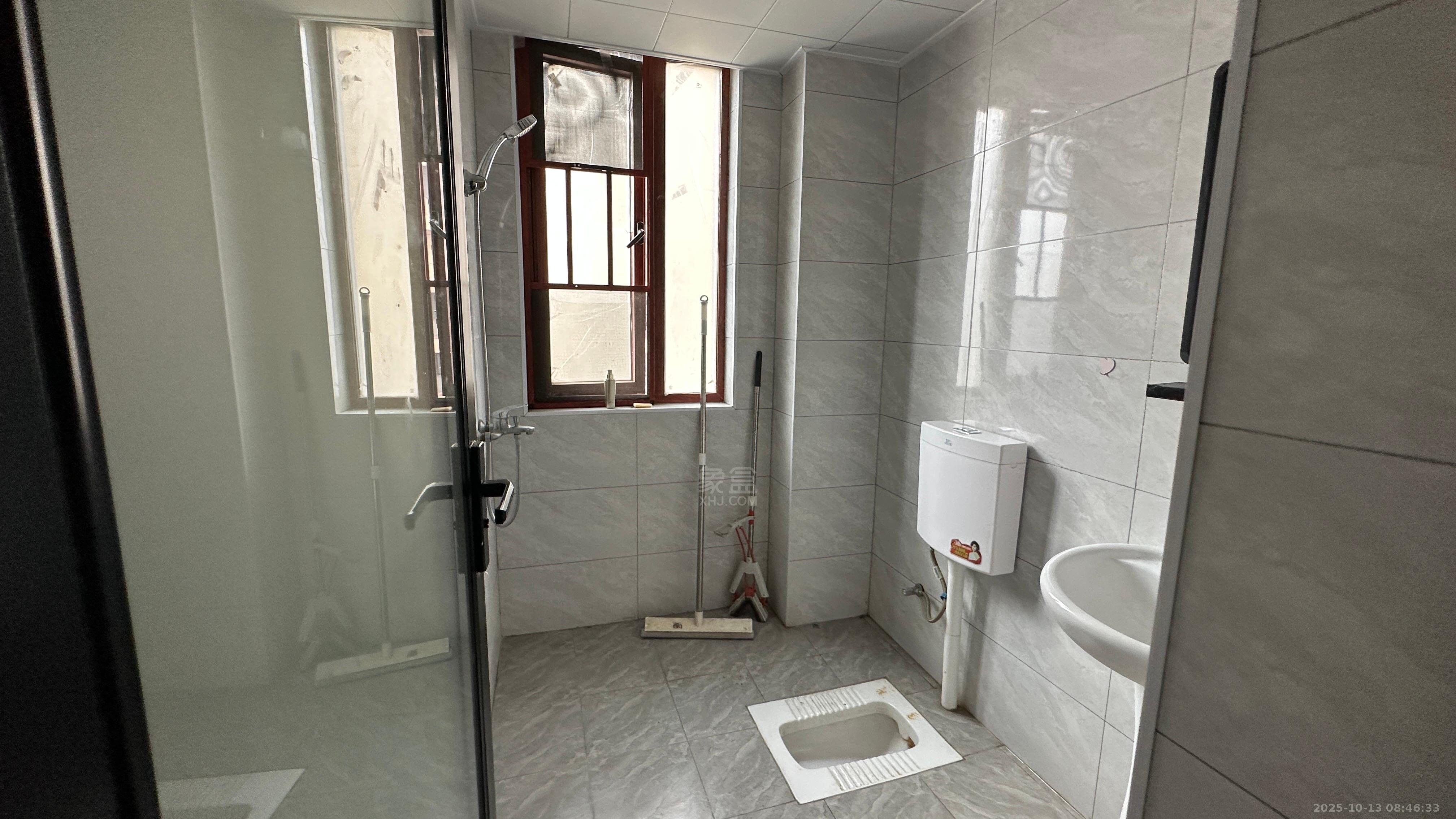 白金汉宫  3室2厅2卫    2000.0元/月室内图