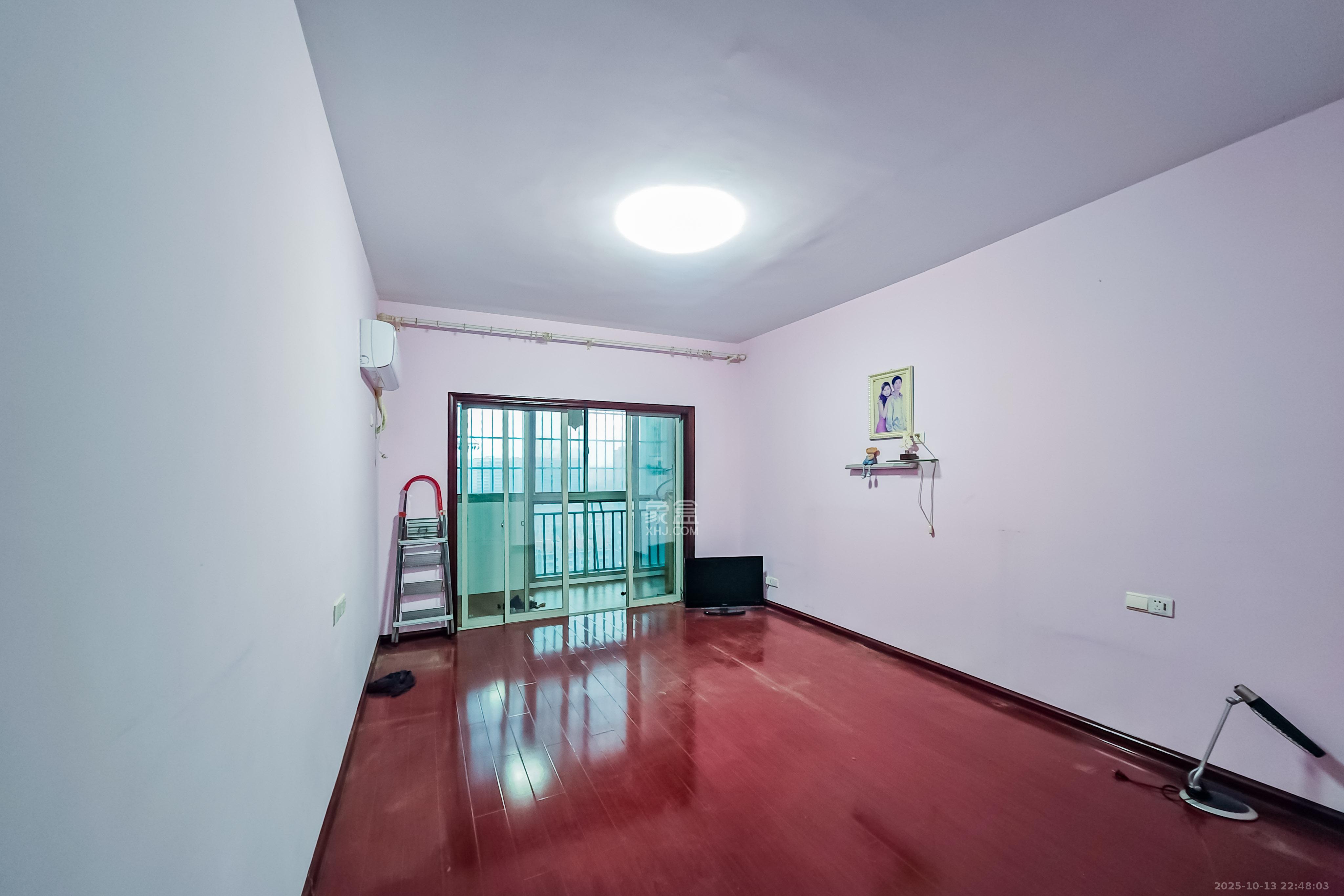 白沙湾嘉园  5室2厅2卫    120.0万卧室