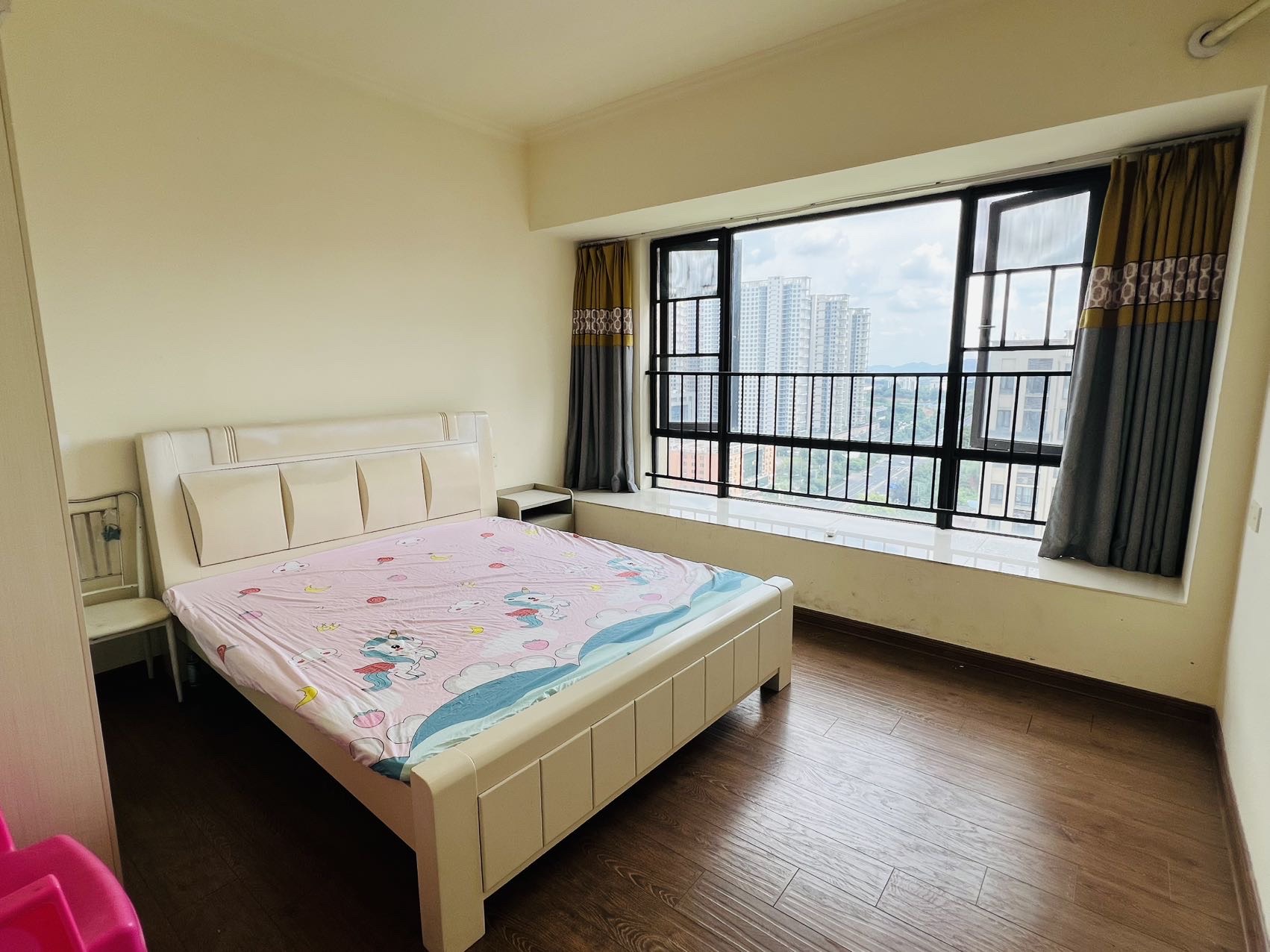 碧桂园 4室2厅2卫 92.8万 碧桂园 4室2厅2卫 92.8万客厅