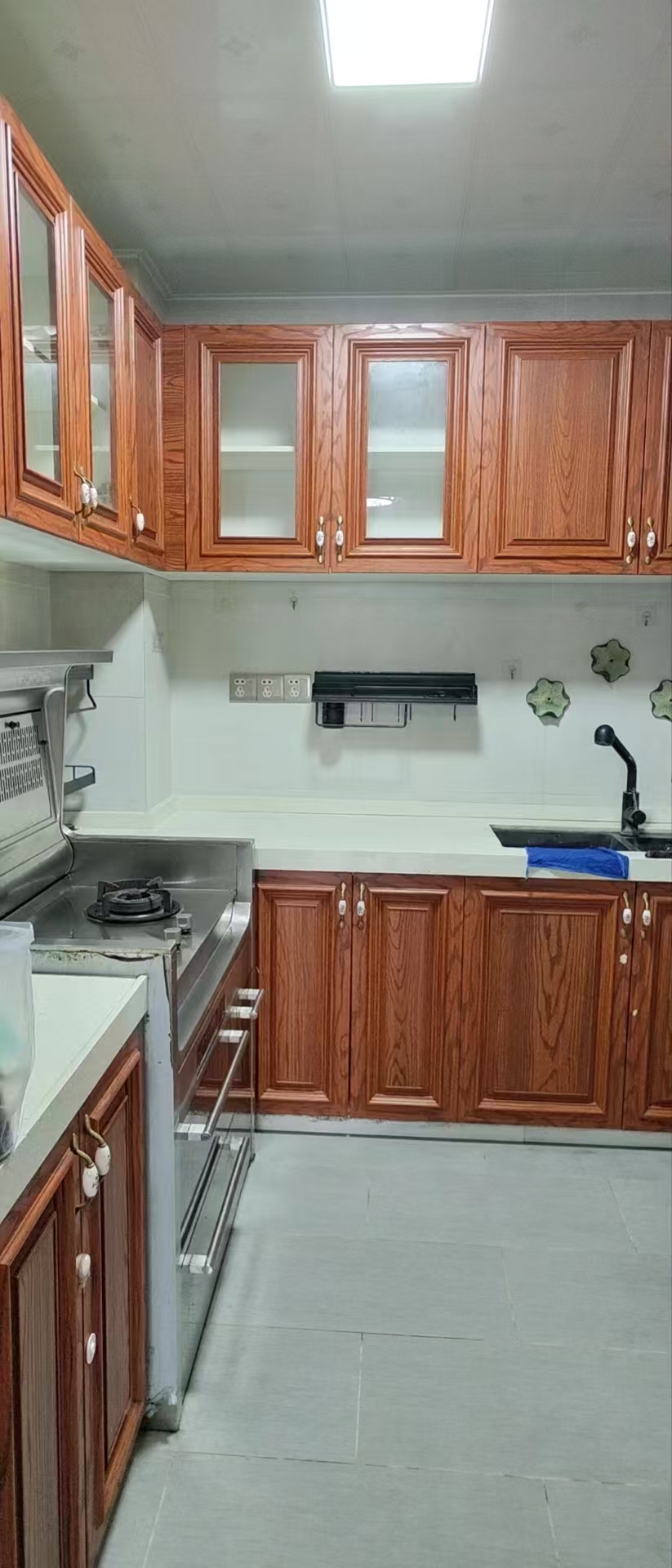 保利中央海岸一二期 3室2厅2卫 200.0万 保利中央海岸一二期 3室2厅2卫 200.0万客厅