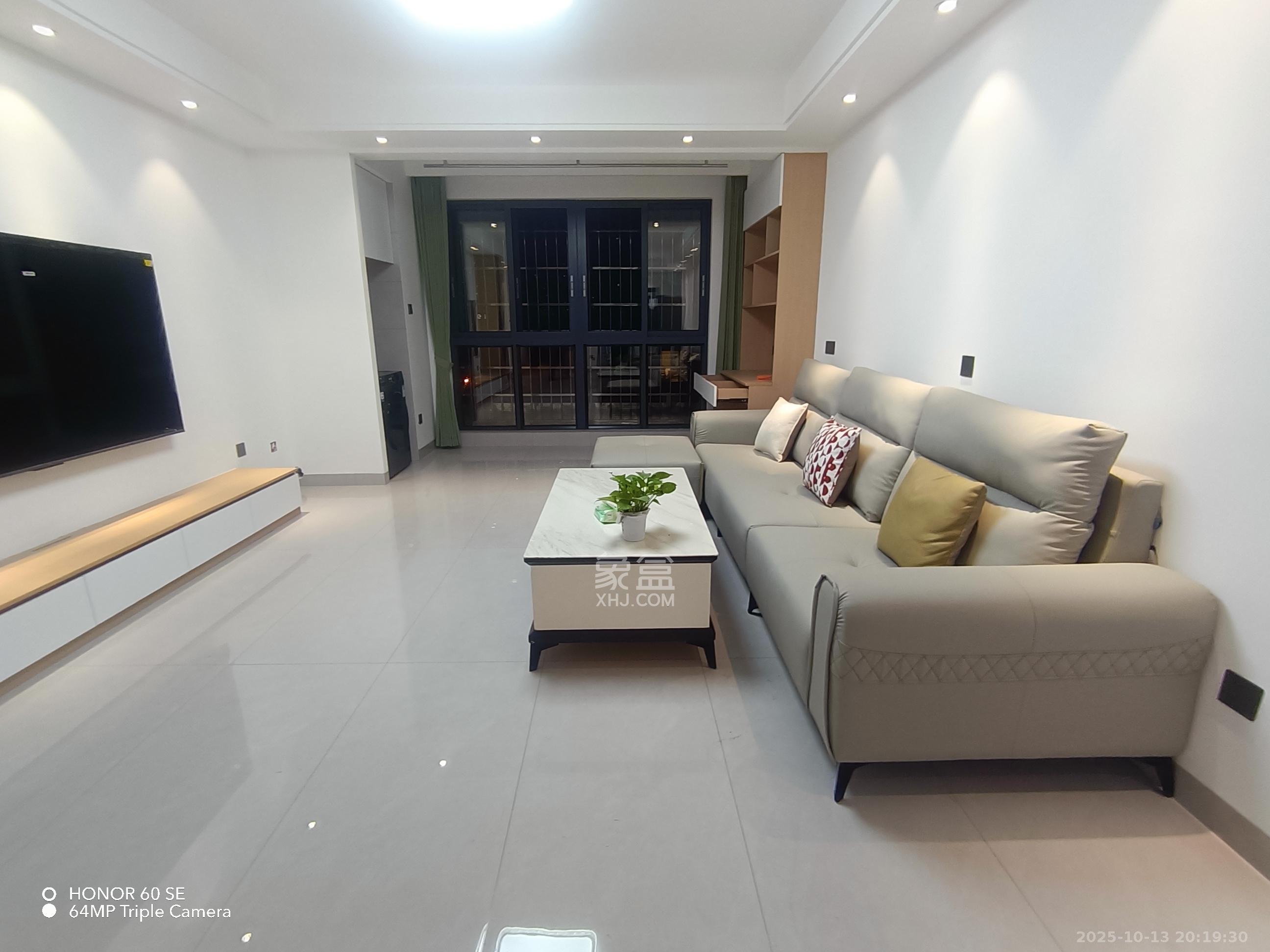 谷山景苑  3室2厅2卫    2500.0元/月 谷山景苑  3室2厅2卫    2500.0元/月室内图