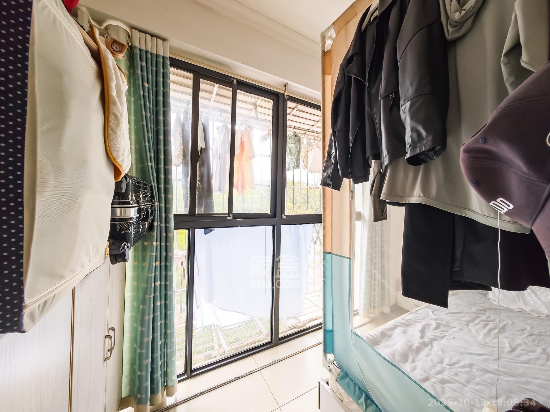 秀峰景园(领秀峰) 2室1厅1卫 42.0万 秀峰景园(领秀峰) 2室1厅1卫 42.0万卧室