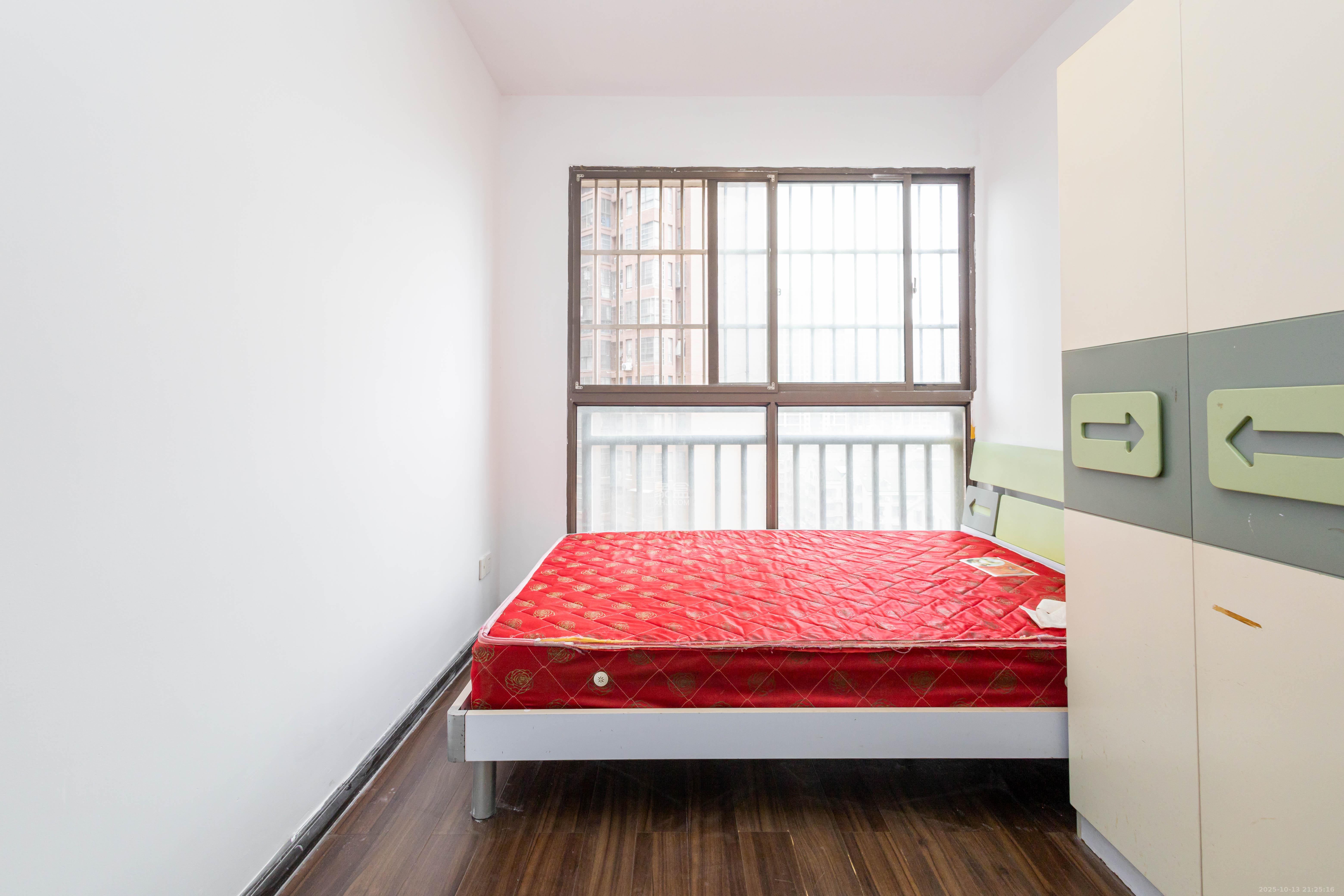 方略潇邦  3室2厅1卫    43.8万卧室