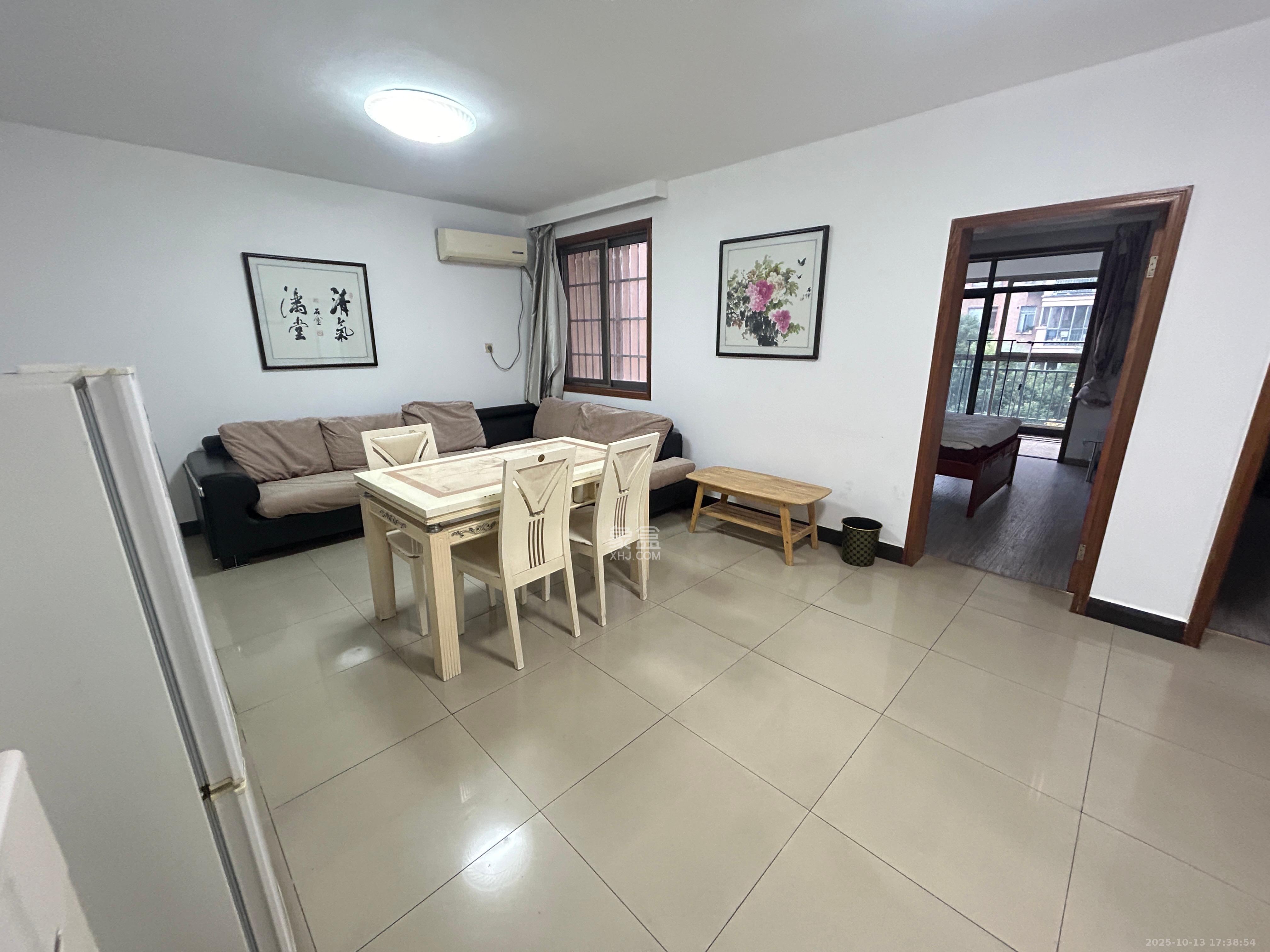 上海城小区  2室2厅1卫    1800.0元/月