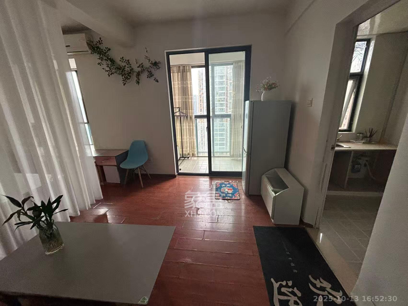 标志浪漫满屋（枫景公寓）  1室1厅1卫    1300.0元/月室内图