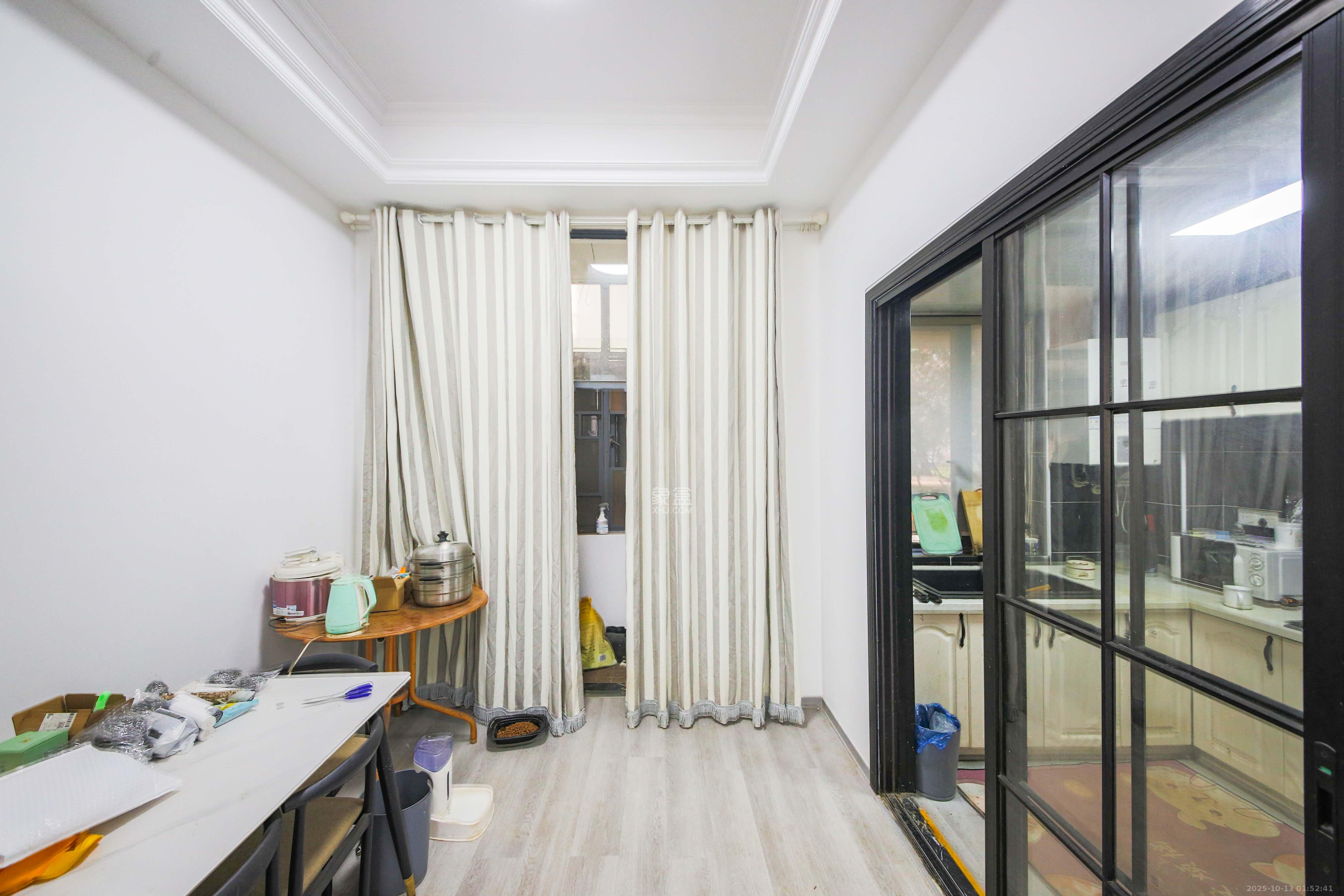 奥林匹克花园  2室1厅1卫    95.0万客厅