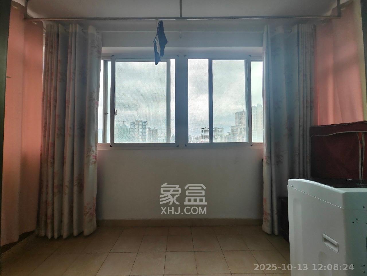 月亮湾草莓街区一、二期  3室2厅1卫    1800.0元/月室内图