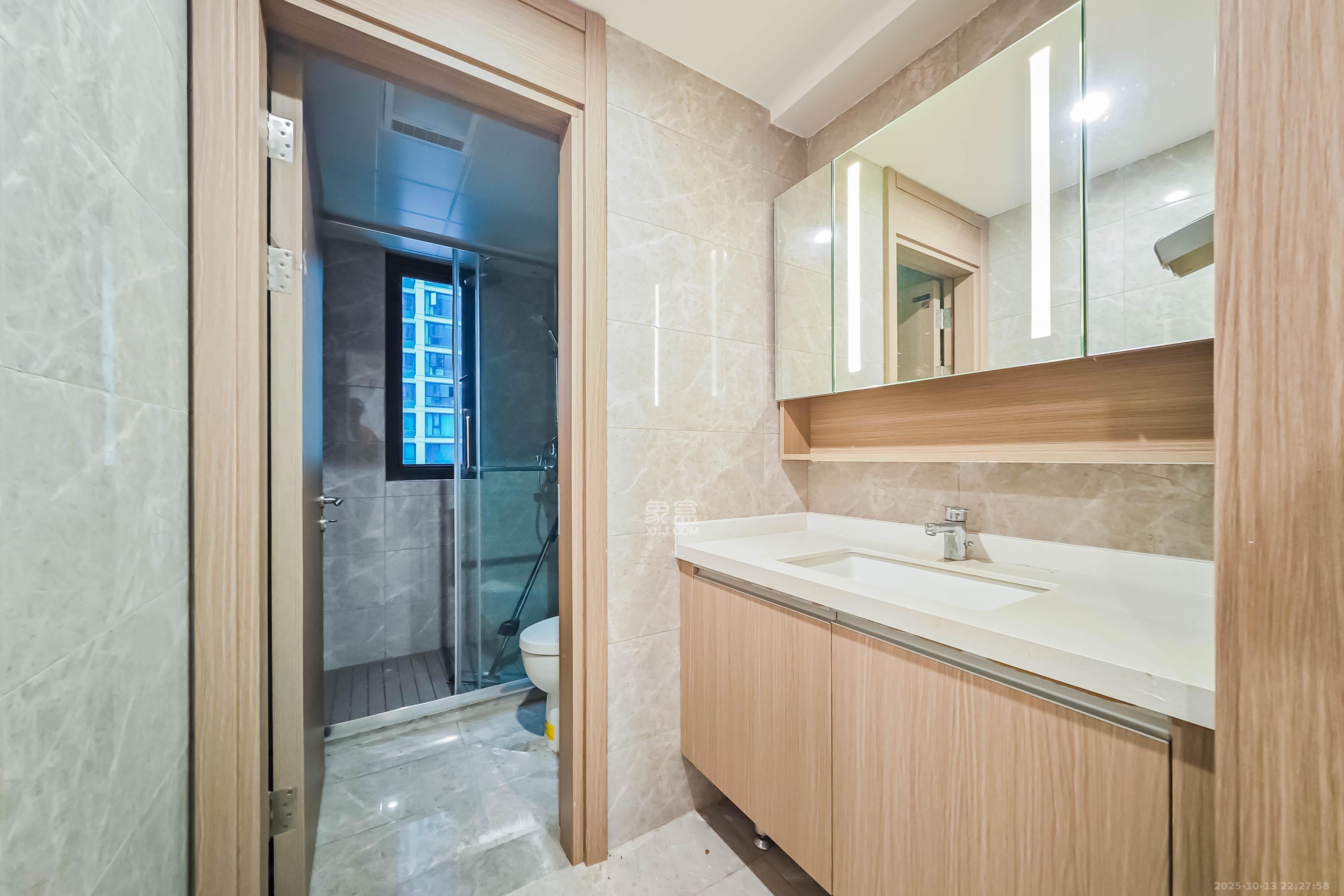 旭辉雨花郡  4室2厅2卫    218.8万 旭辉雨花郡  4室2厅2卫    218.8万卫生间