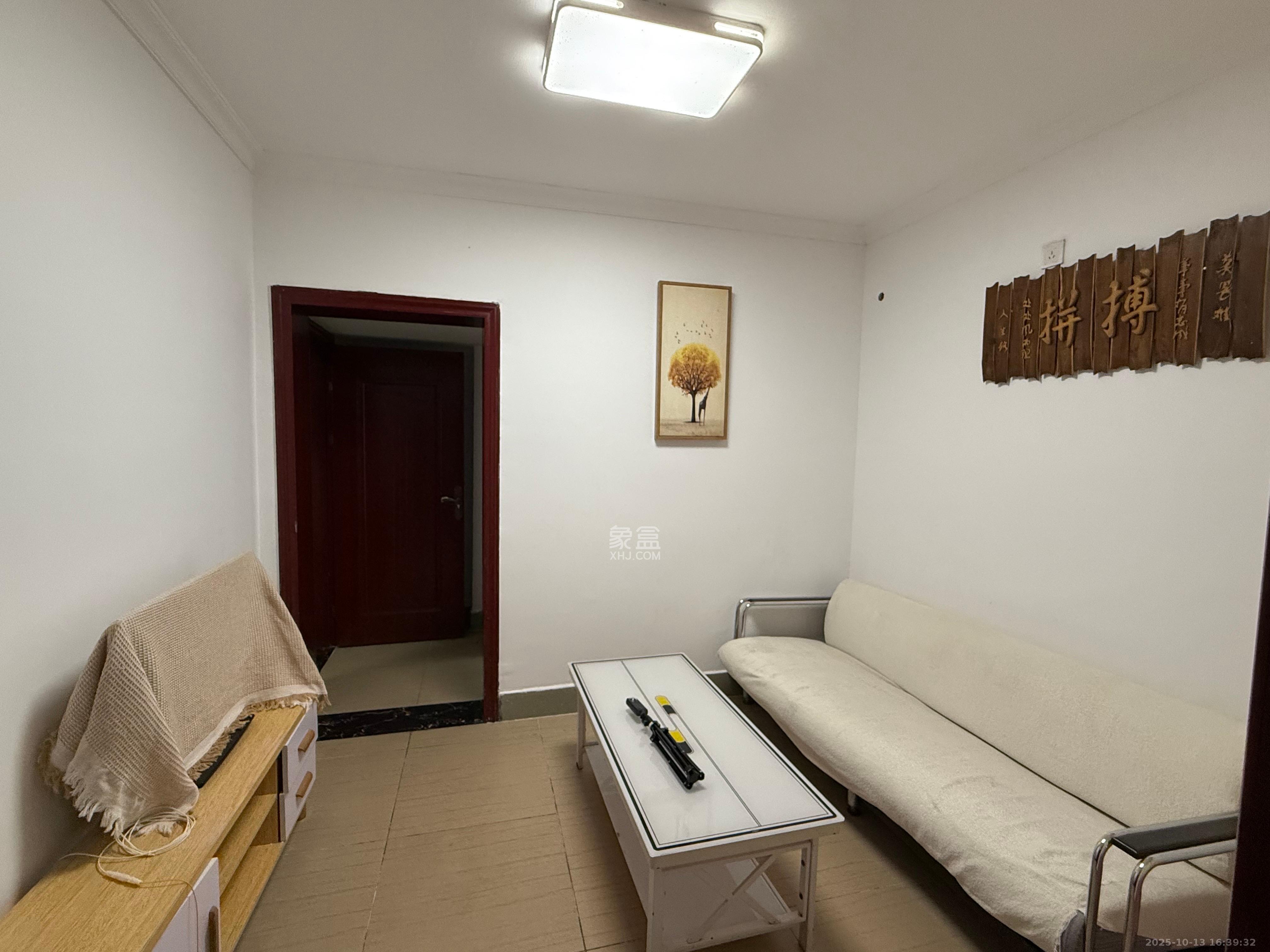 长钢社区（半边山宿舍区）  1室1厅1卫    1400.0元/月