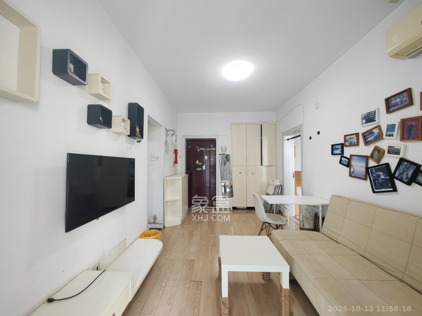 泰禹家园（彩云之翼家园一期、二期、三期）  1室1厅1卫    46.8万客厅