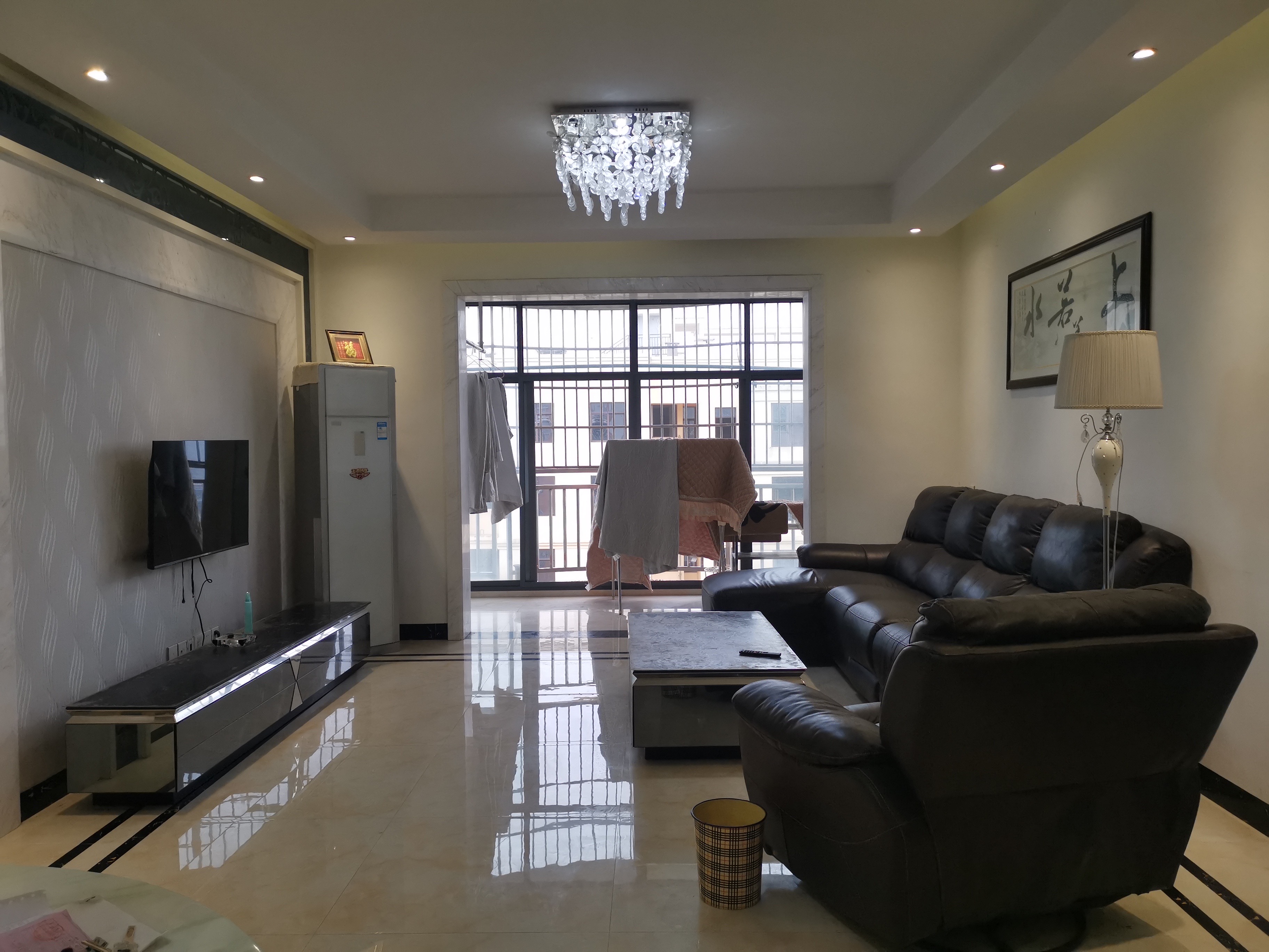 银源春天  3室2厅2卫    1800.0元/月