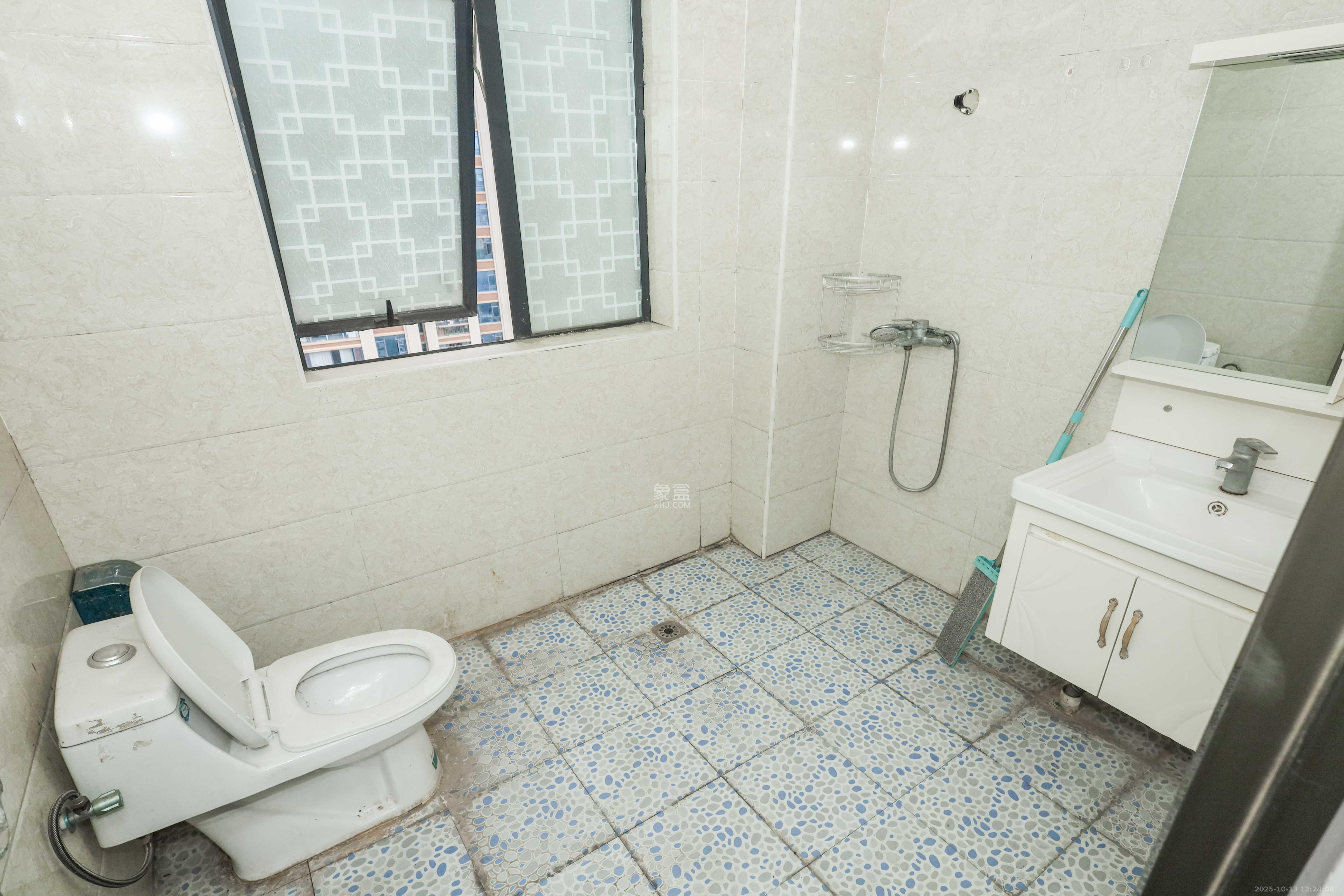 天元涉外景园C区  3室2厅2卫    83.5万卫生间