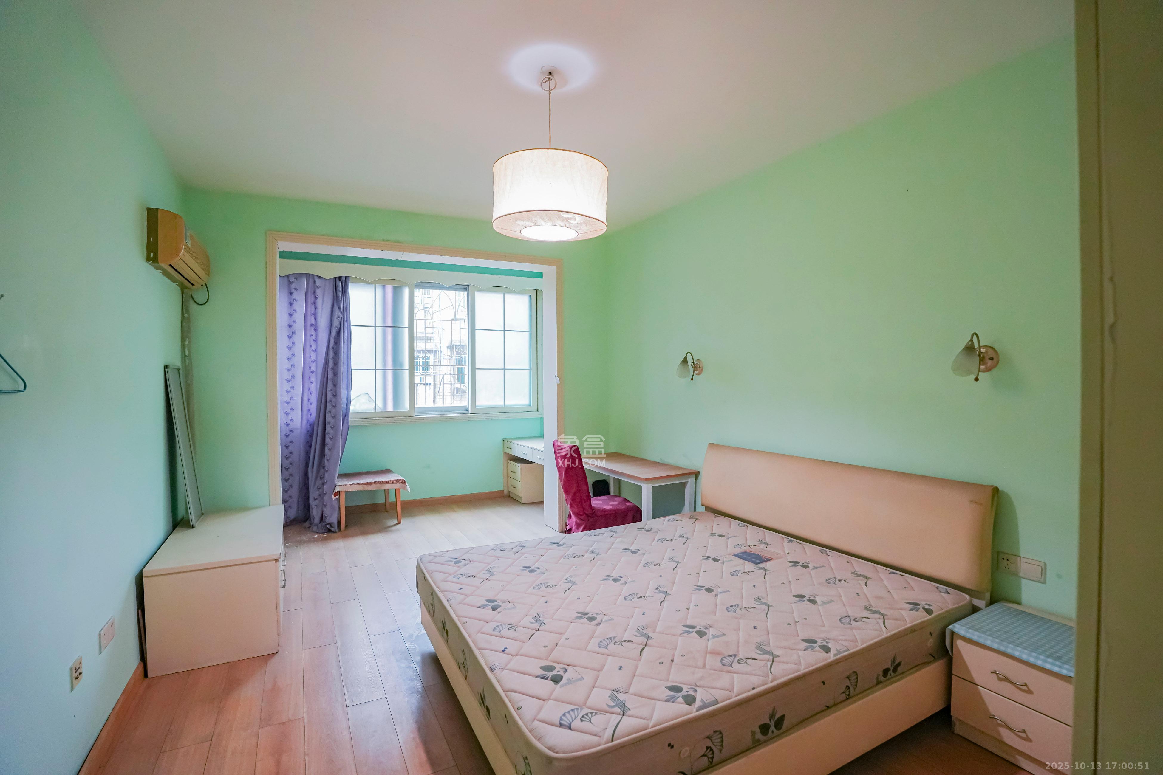 南天花园  1室2厅2卫    88.0万卧室