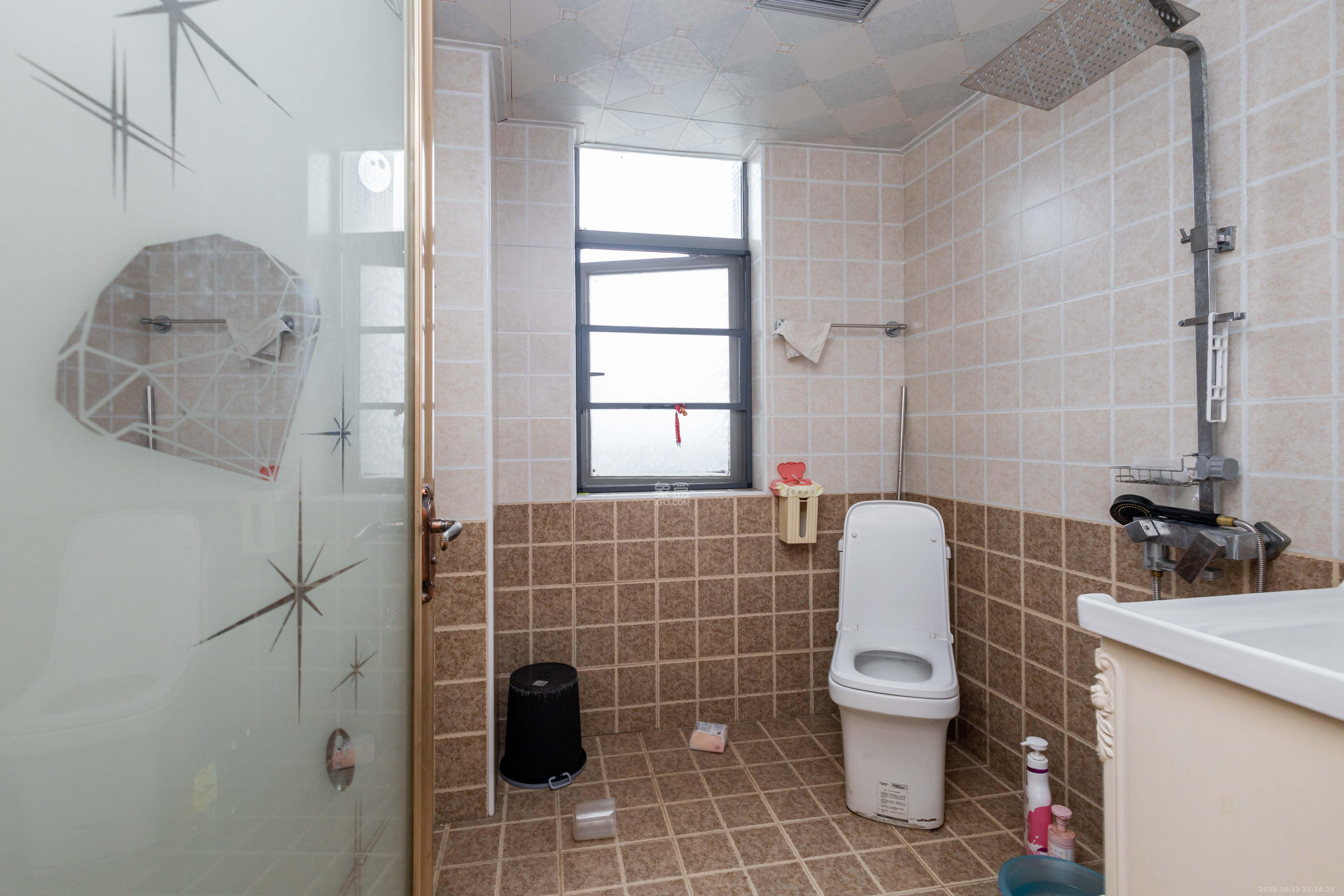 中房瑞致国际  3室2厅2卫    132.0万卫生间