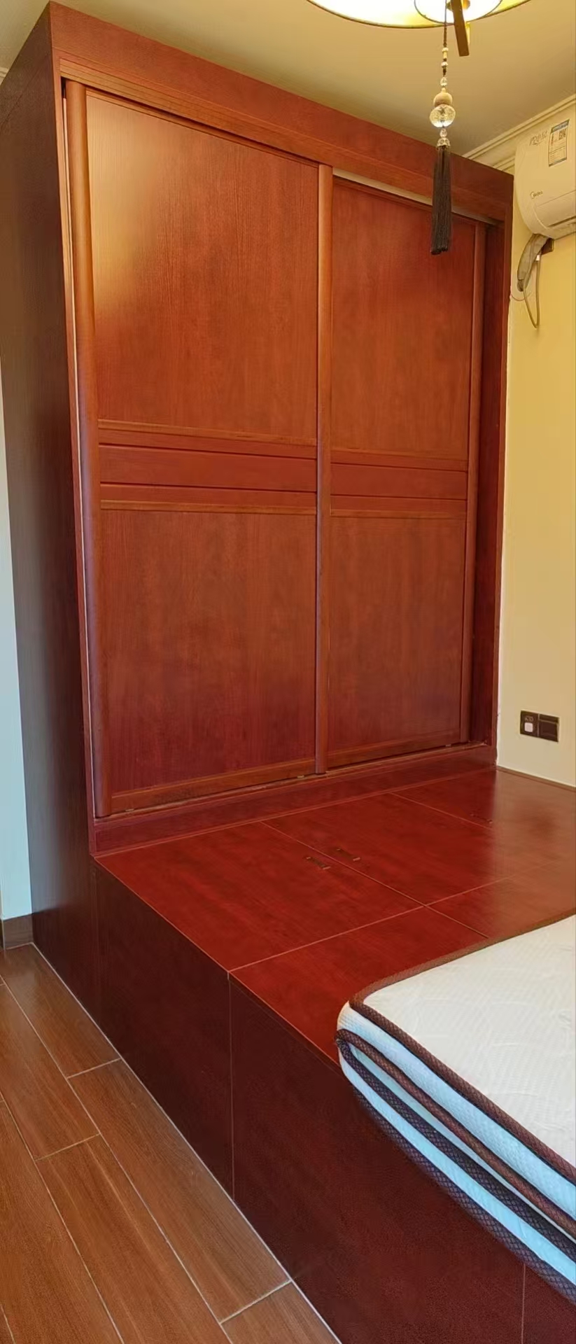 保利中央海岸一二期 3室2厅2卫 200.0万 保利中央海岸一二期 3室2厅2卫 200.0万客厅