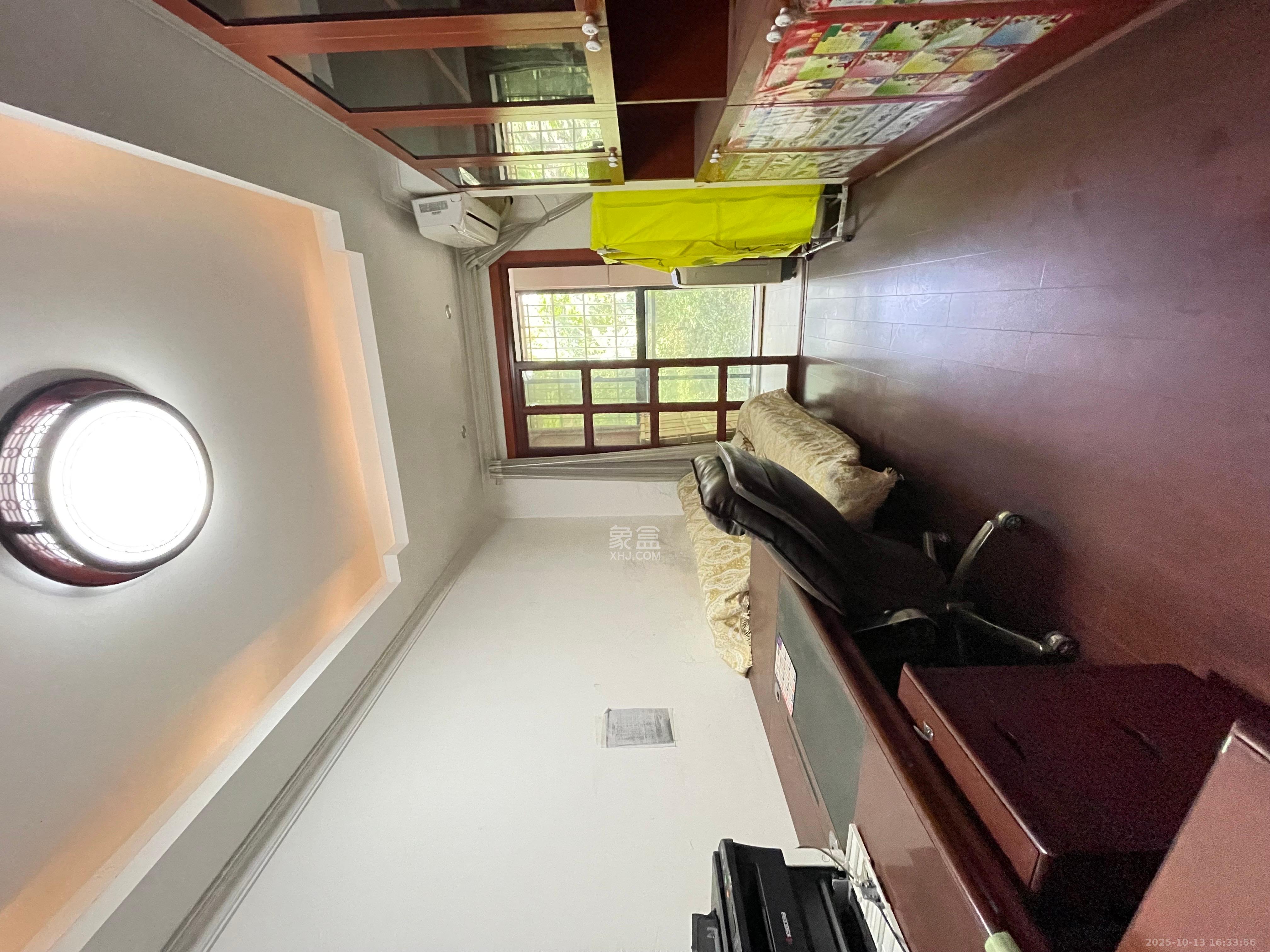 翡翠云天  3室2厅2卫    2000.0元/月室内图