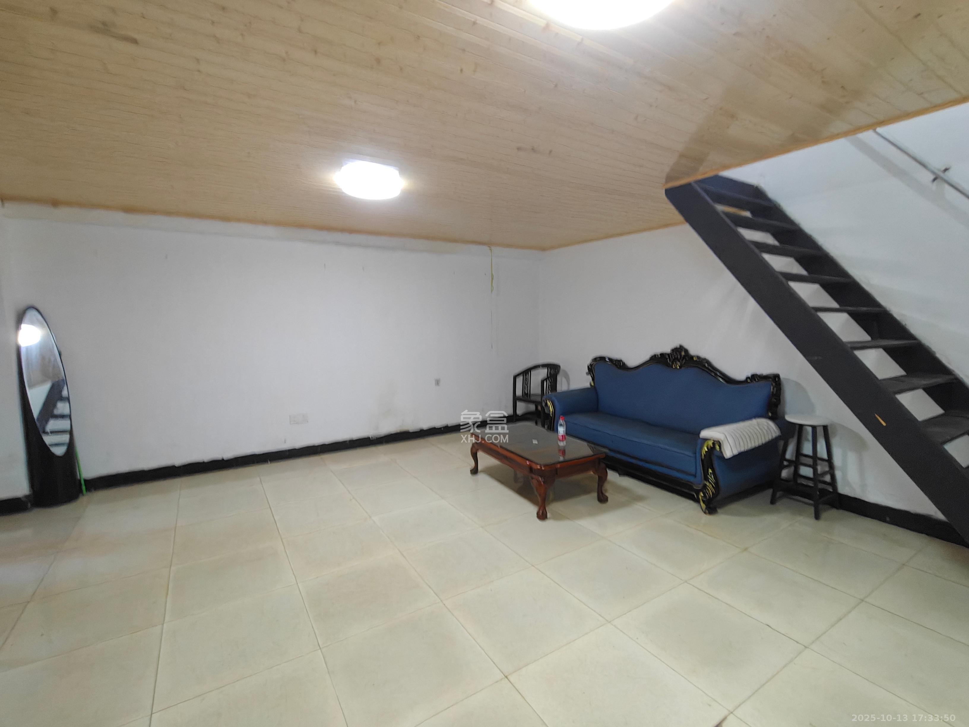 东方新城  2室1厅1卫    1800.0元/月 东方新城  2室1厅1卫    1800.0元/月室内图