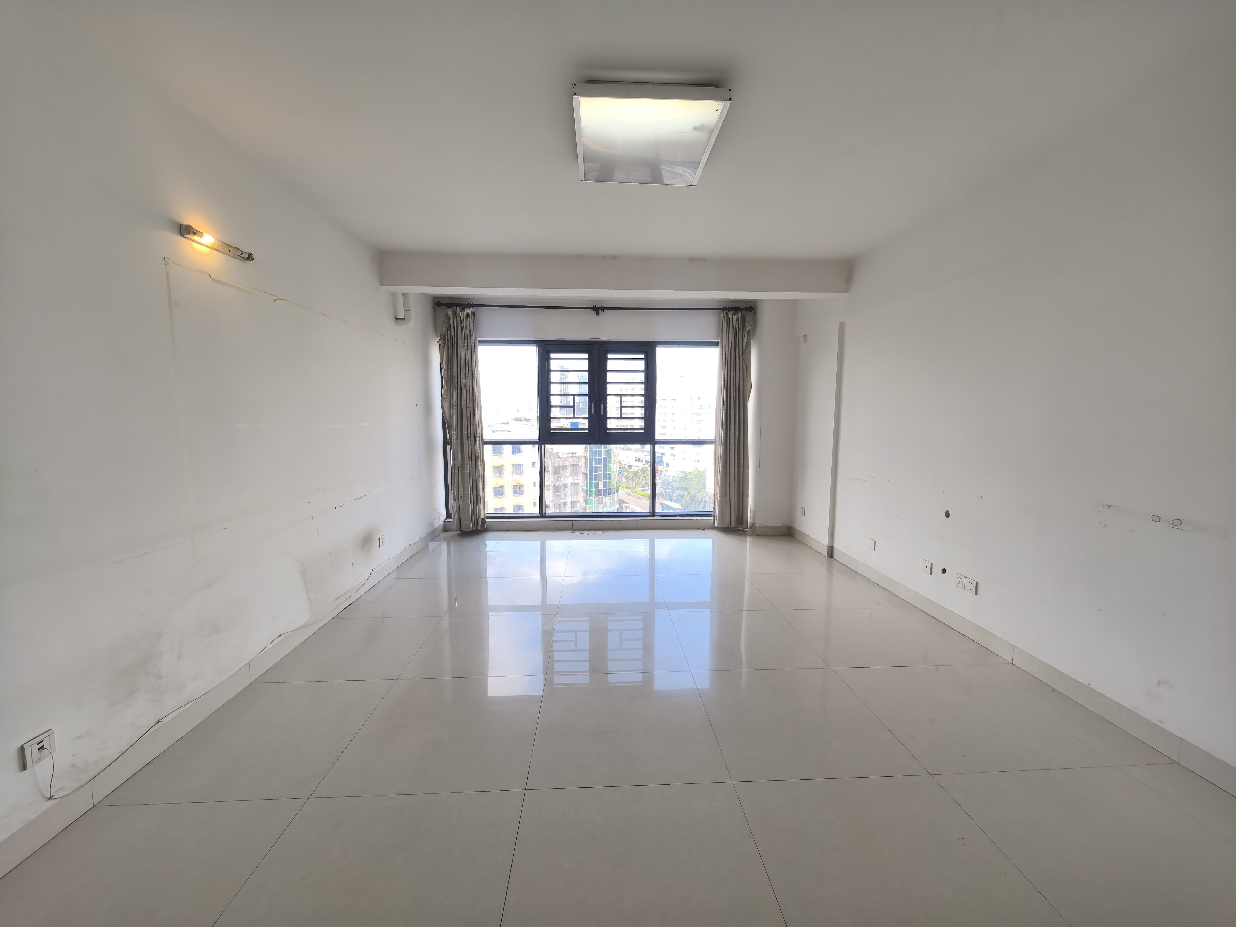 欣雅花园  3室2厅1卫    2700.0元/月室内图