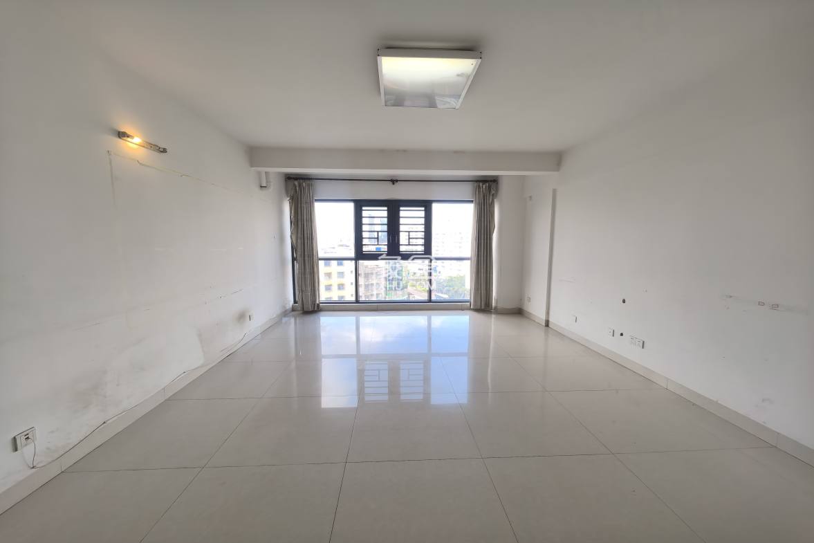 欣雅花园 3室2厅1卫 2700.0元/月 欣雅花园 3室2厅1卫 2700.0元/月室内图