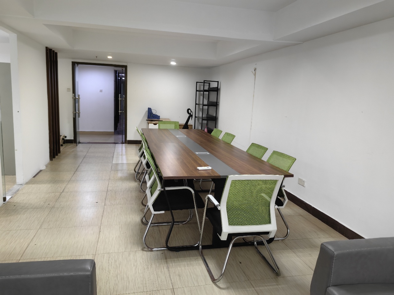 海涯大厦 1室2厅1卫 4200.0元/月 海涯大厦 1室2厅1卫 4200.0元/月室内图