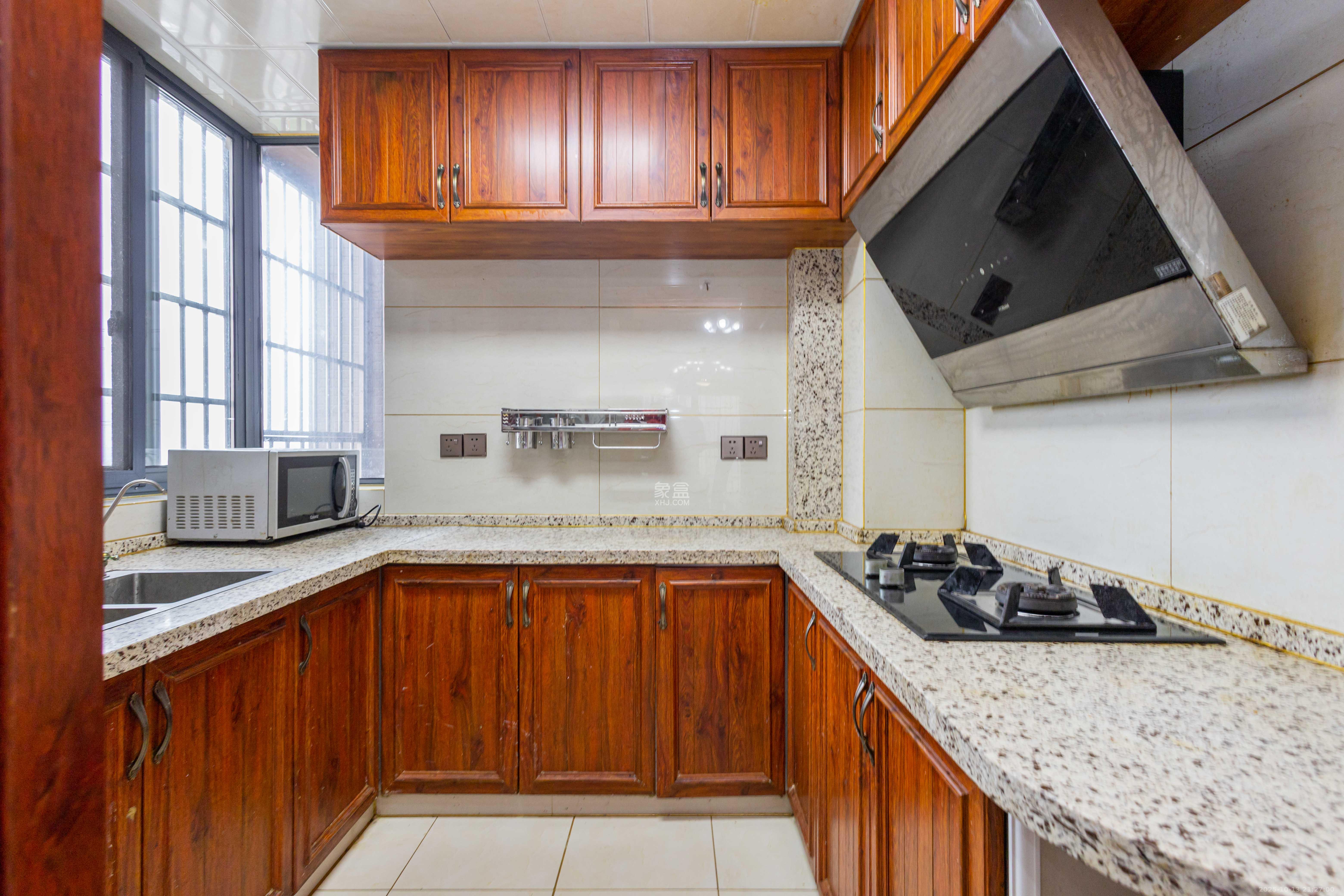 高林仕家 4室2厅2卫 88.9万 高林仕家 4室2厅2卫 88.9万厨房