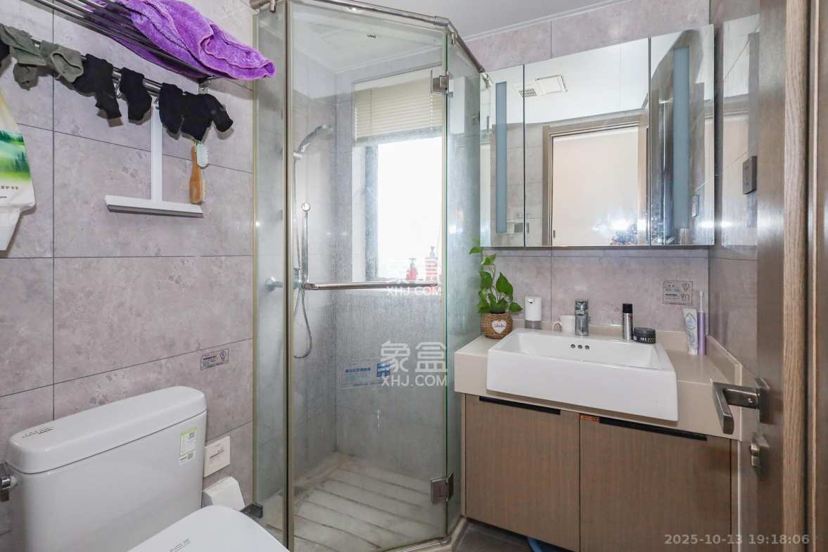 龙湖铂金中心(龙湖春江郦城) 3室2厅2卫 229.0万 龙湖铂金中心(龙湖春江郦城) 3室2厅2卫 229.0万卫生间