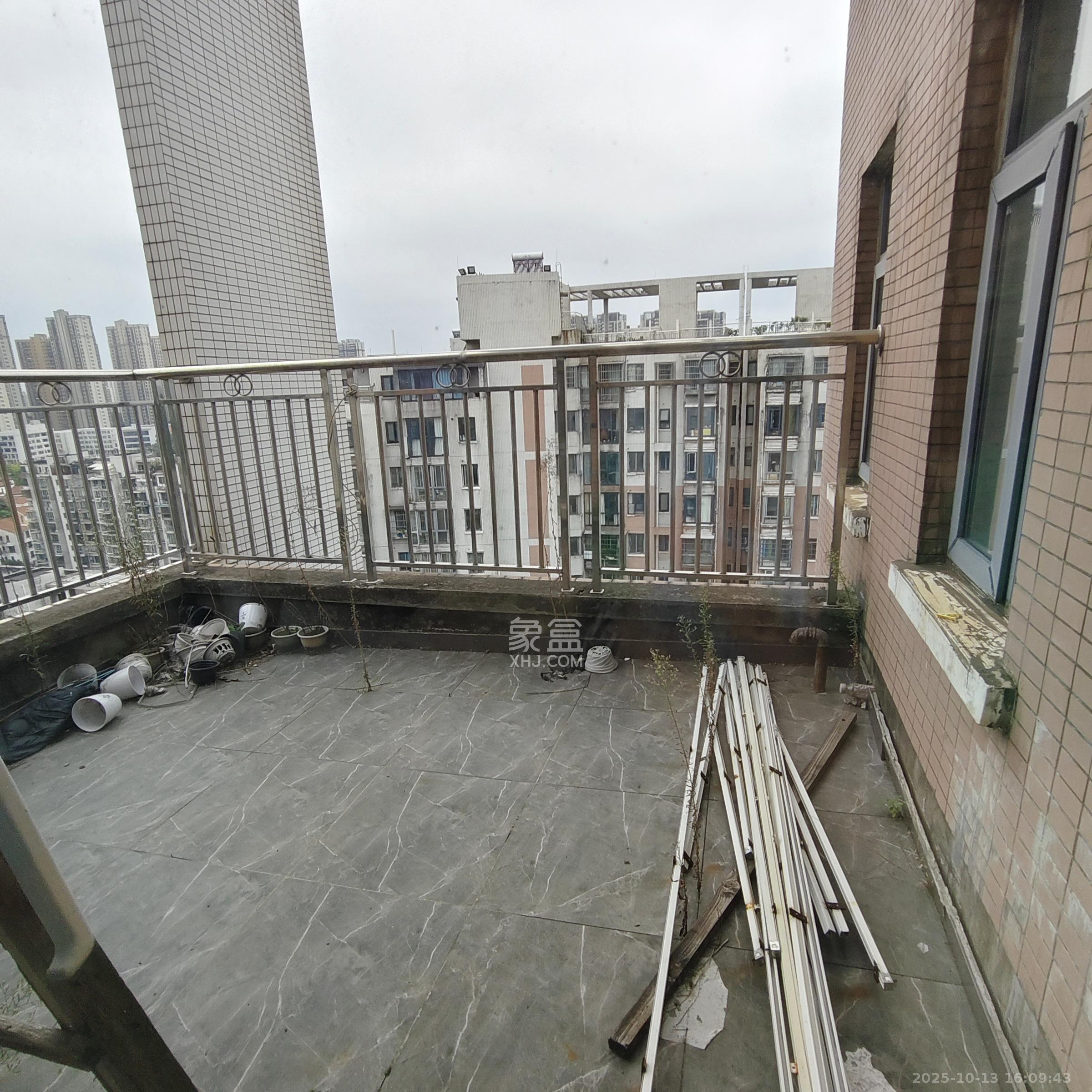 山语城一期  3室2厅2卫    2500.0元/月室内图