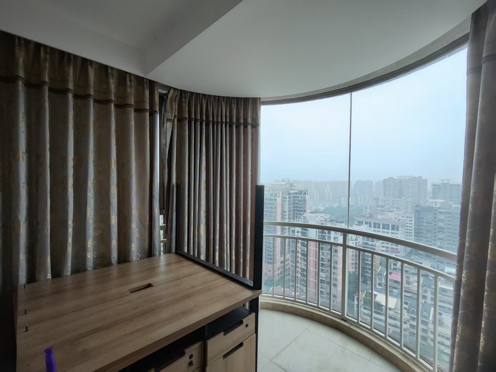 华苑阁  4室2厅2卫    2500.0元/月室内图