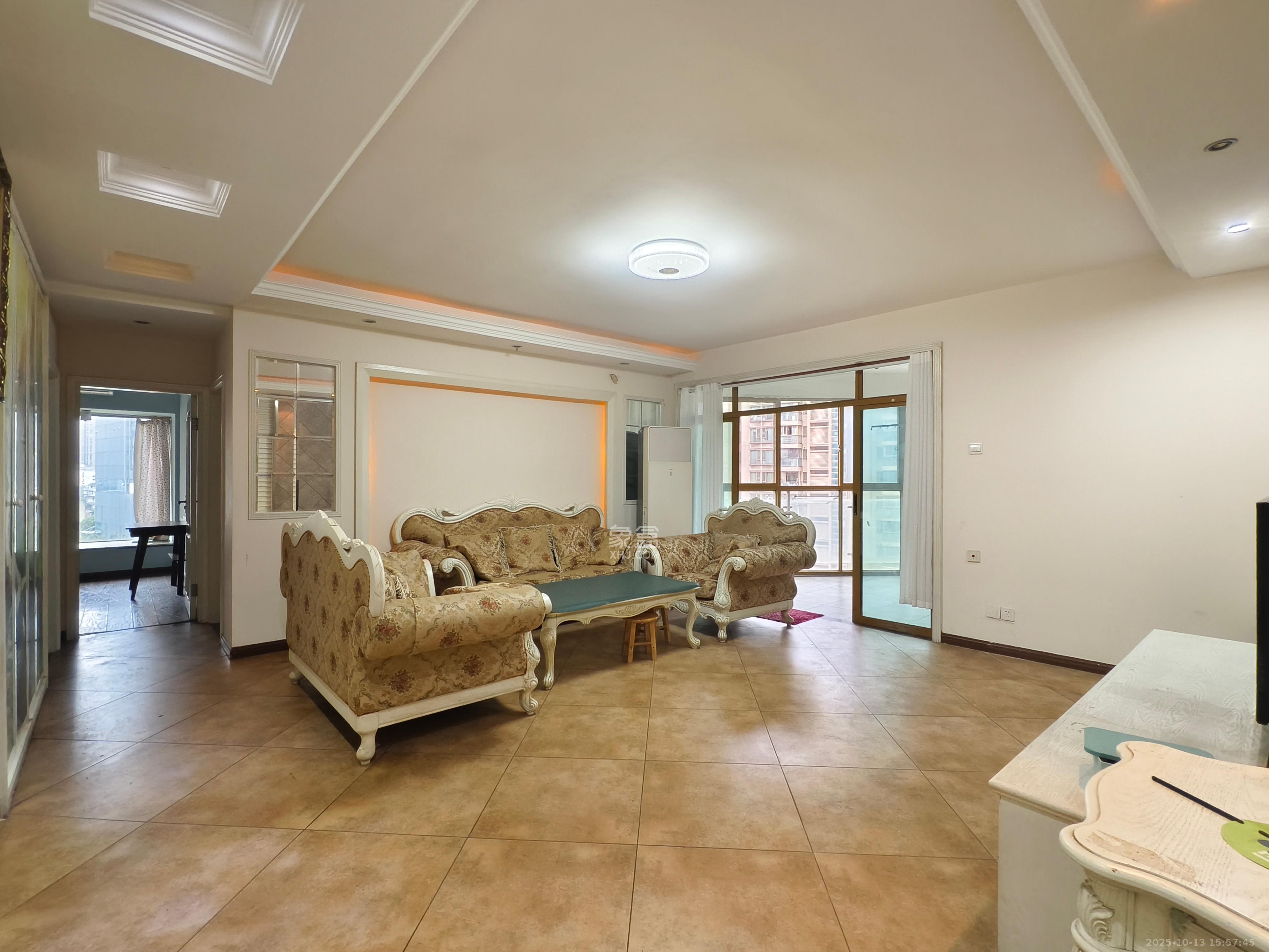 天健芙蓉盛世一期  3室2厅2卫    3800.0元/月 天健芙蓉盛世一期  3室2厅2卫    3800.0元/月室内图