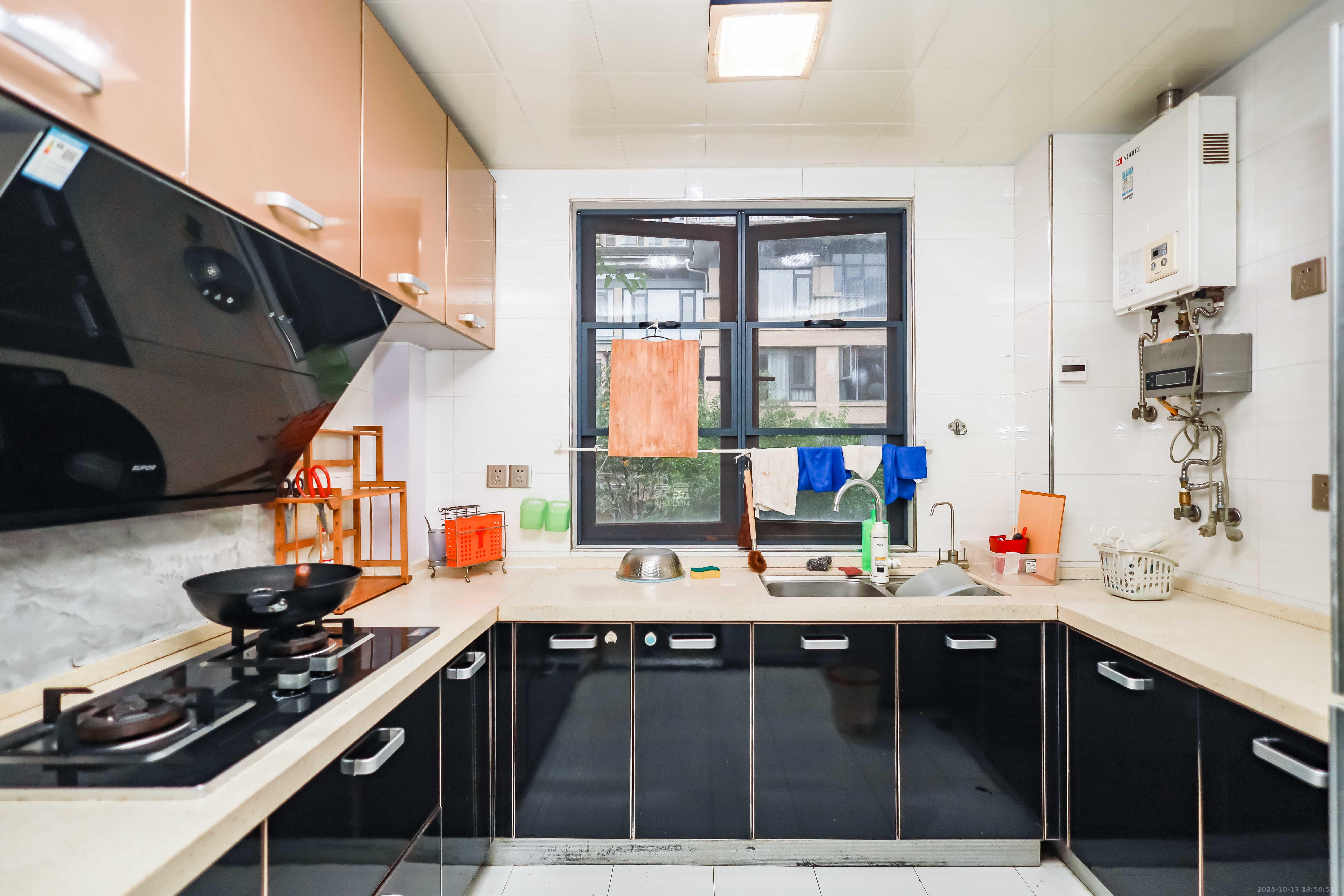 天麓尚层  3室2厅2卫    148.0万 天麓尚层  3室2厅2卫    148.0万厨房