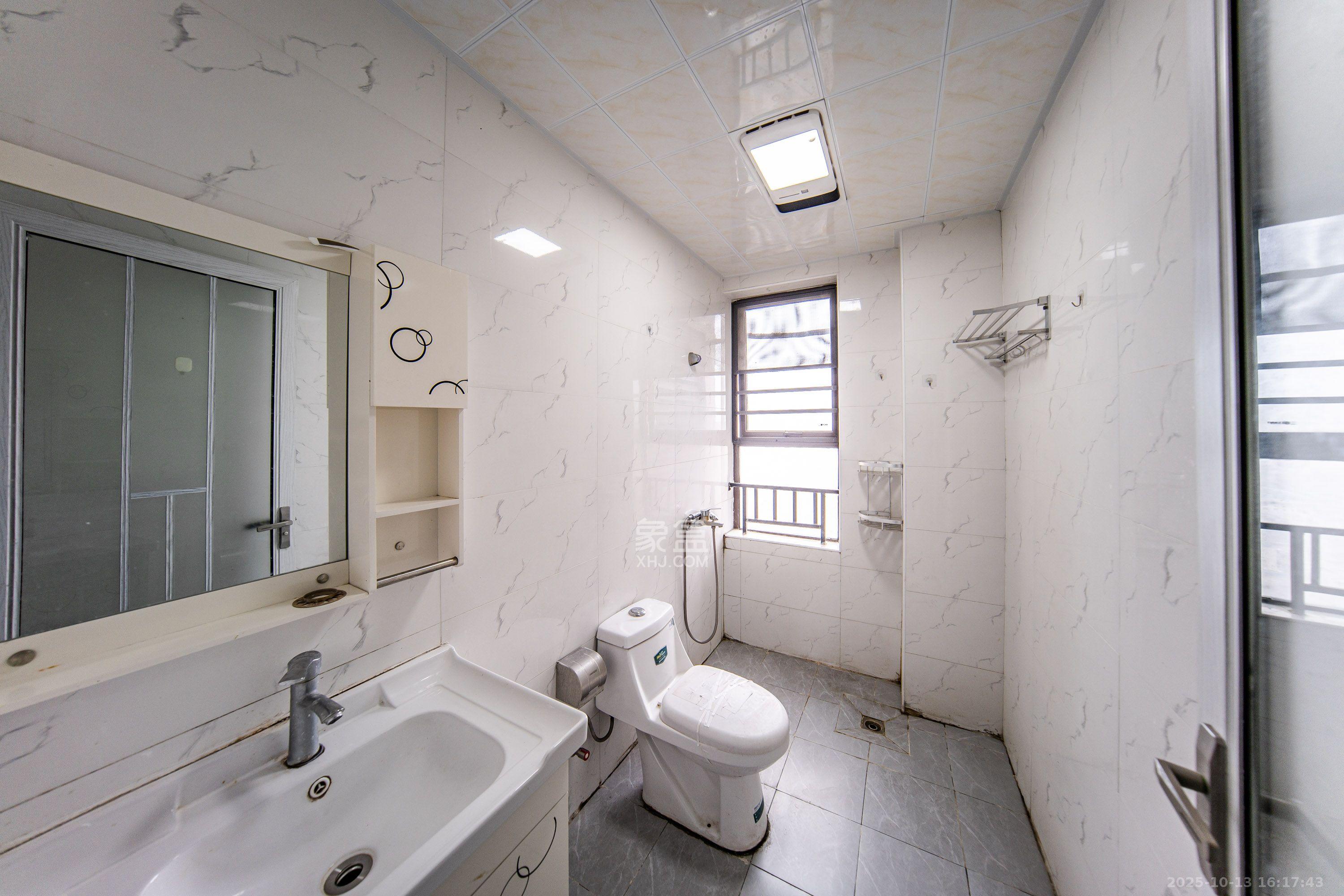 洋湖18克拉（旷远洋湖18克拉）  4室2厅2卫    3000.0元/月室内图