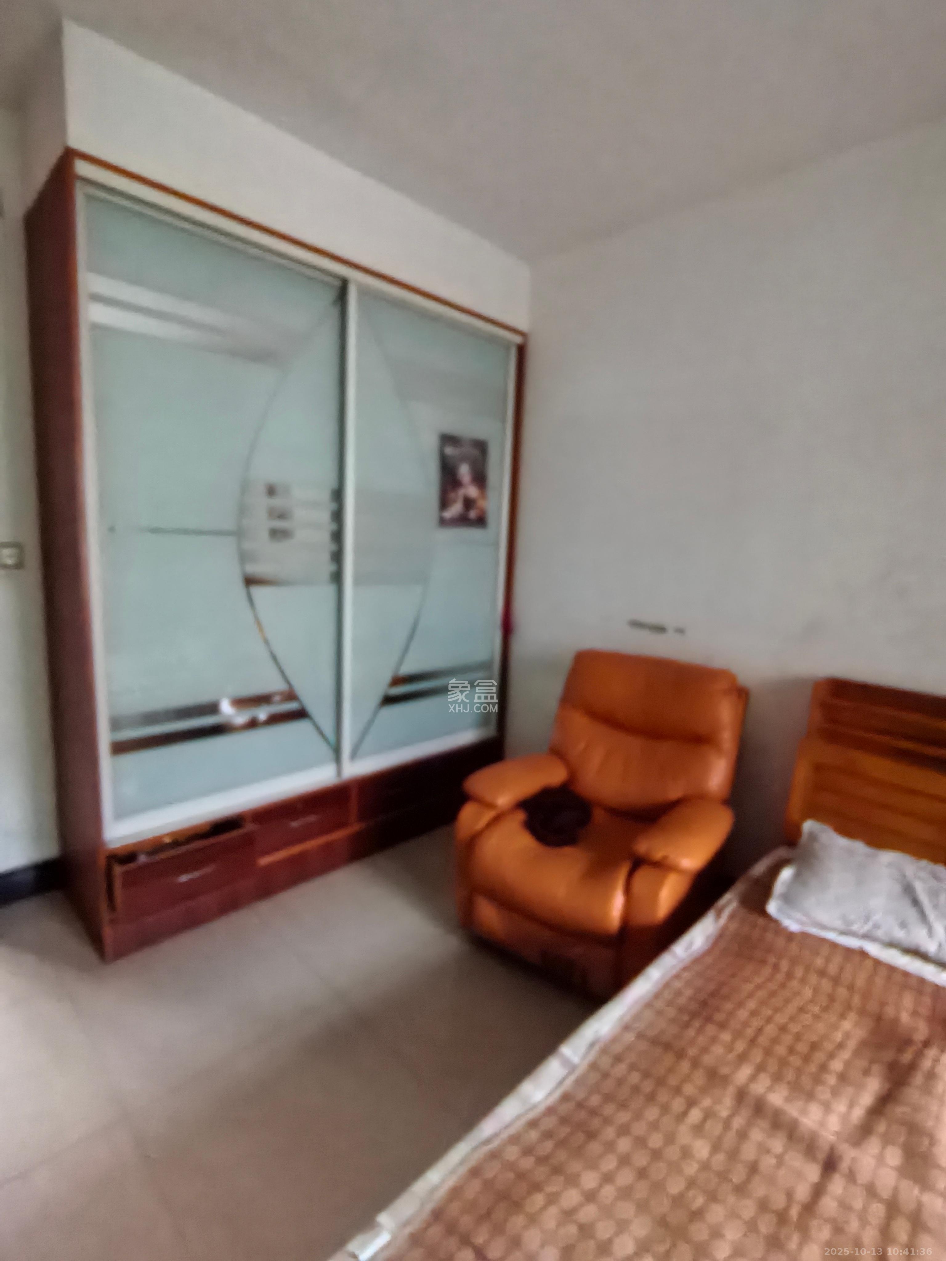 中南汽车世界  3室2厅1卫    1400.0元/月 中南汽车世界  3室2厅1卫    1400.0元/月室内图