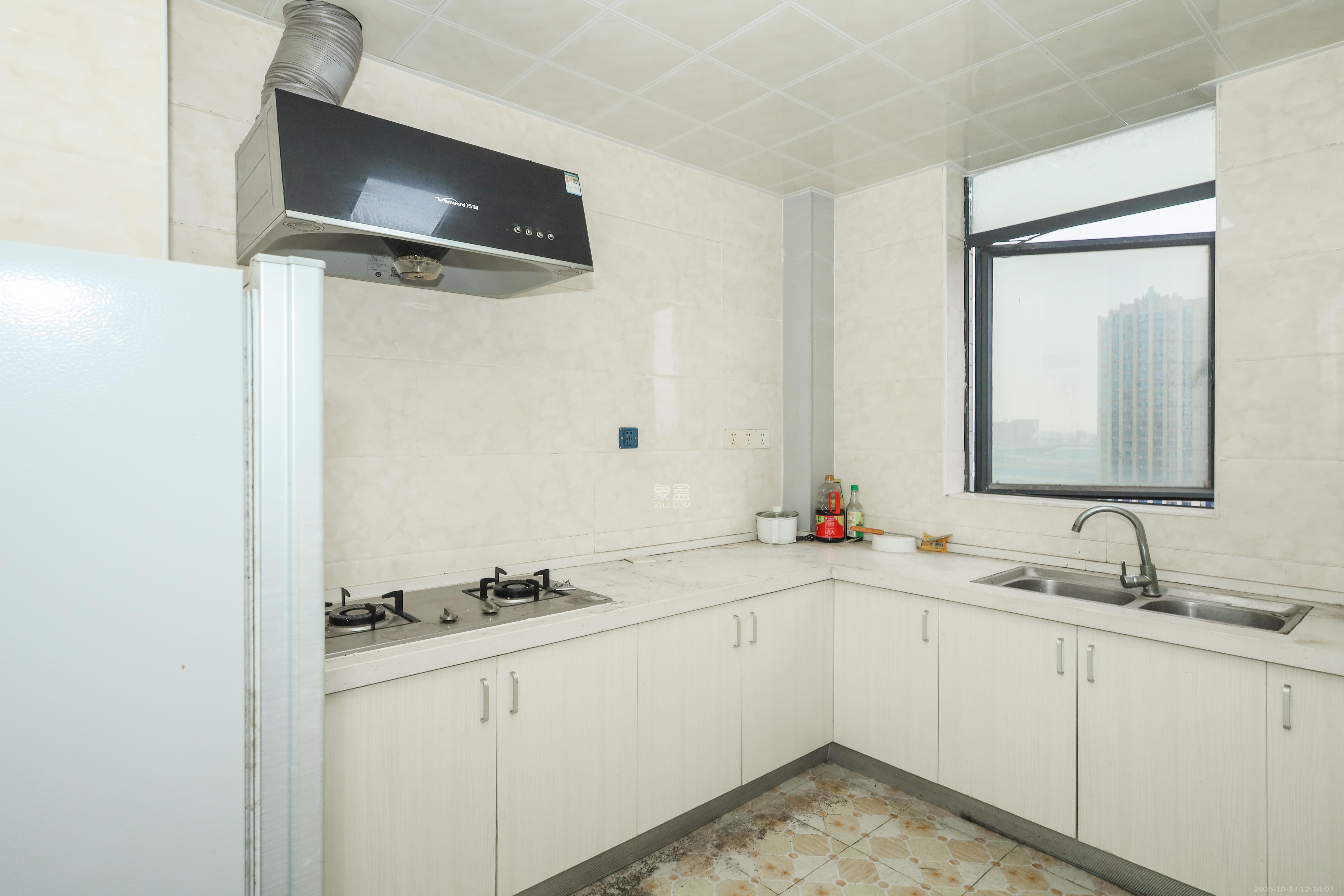 天元涉外景园C区  3室2厅2卫    83.5万厨房