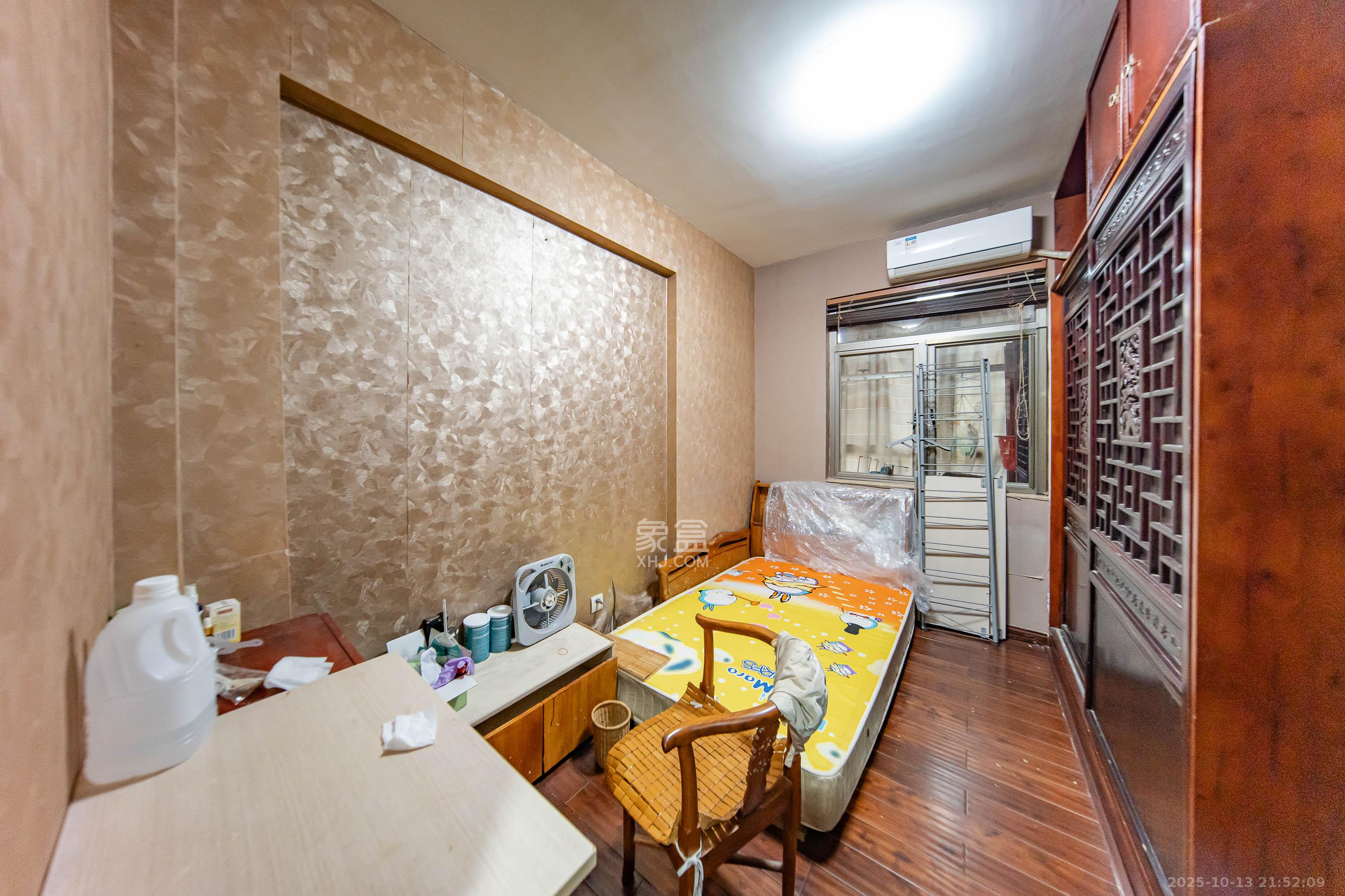 米兰春天 4室2厅1卫 90.0万 米兰春天 4室2厅1卫 90.0万卧室